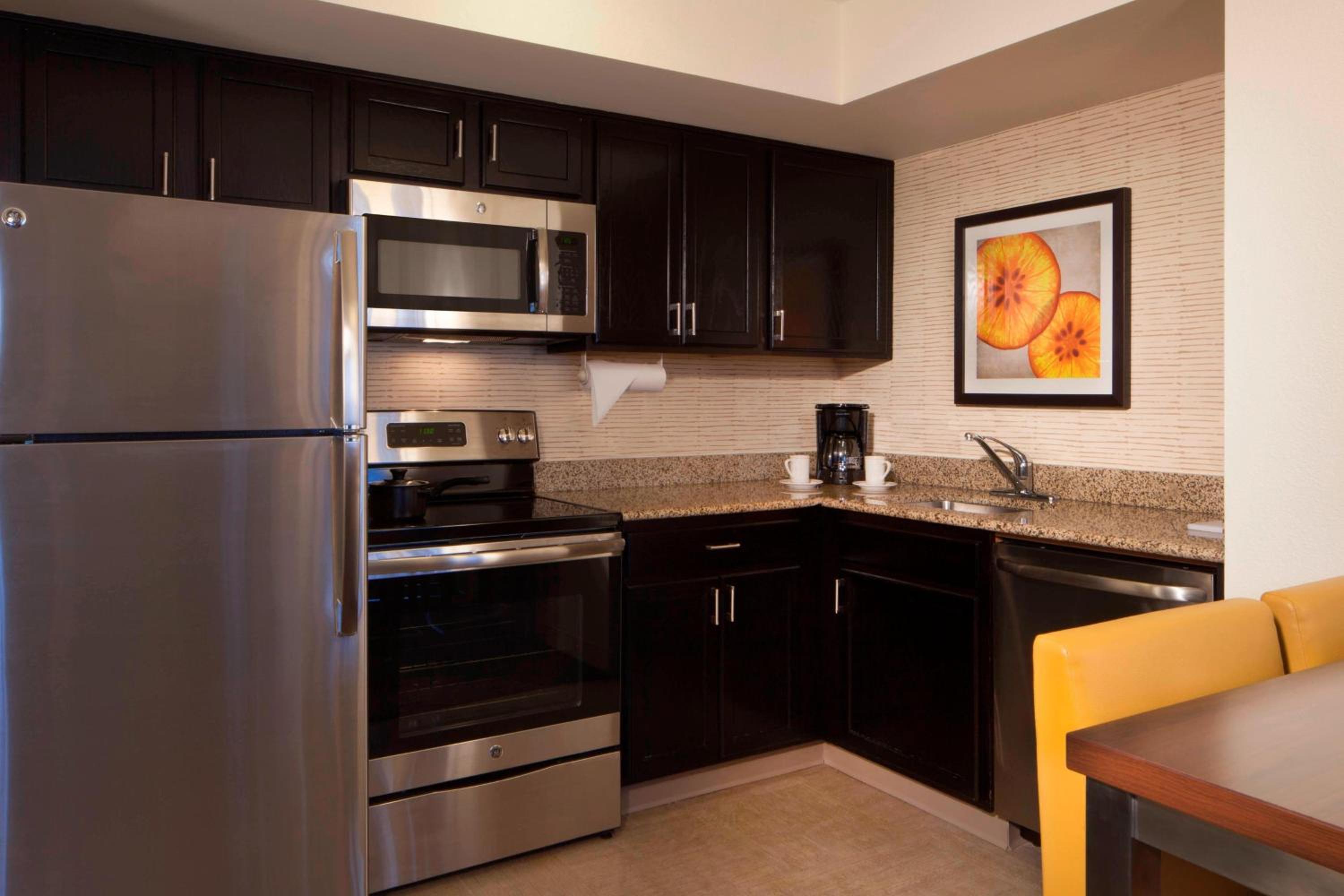 Two-Bedroom Suite with Balcony - Photo 4