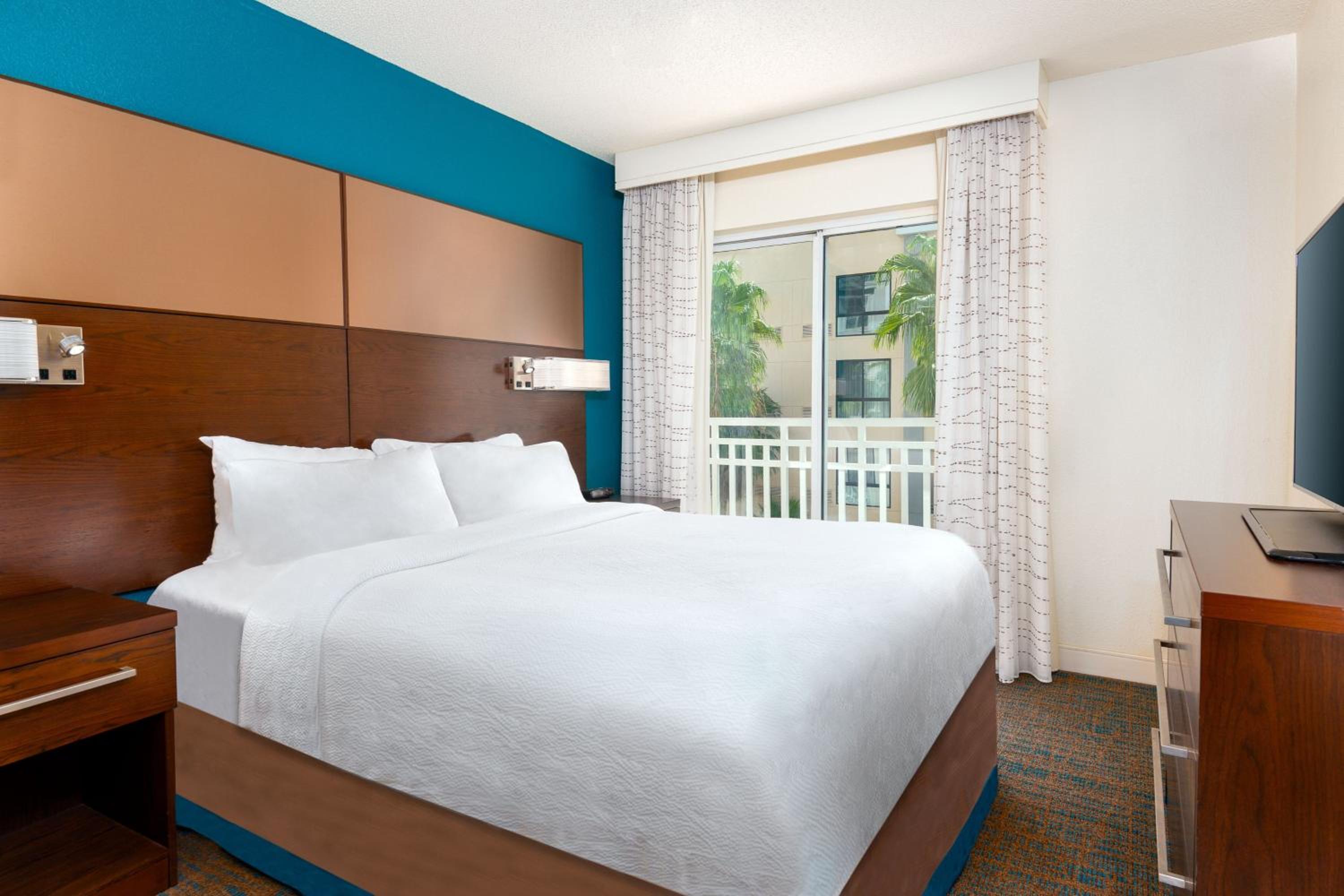 Two-Bedroom Suite with Balcony - Photo 3