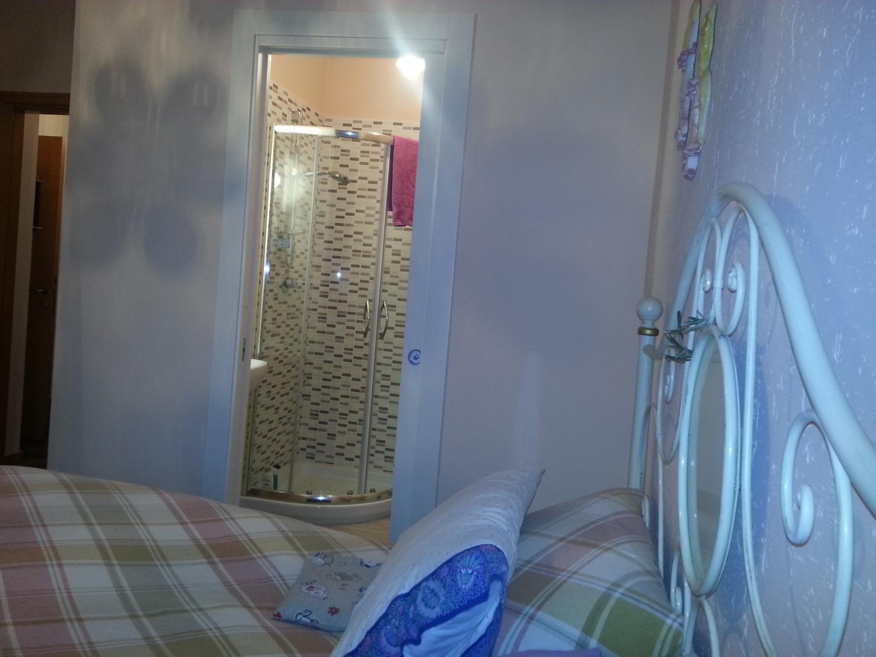 Double Room with Private Bathroom photo 2