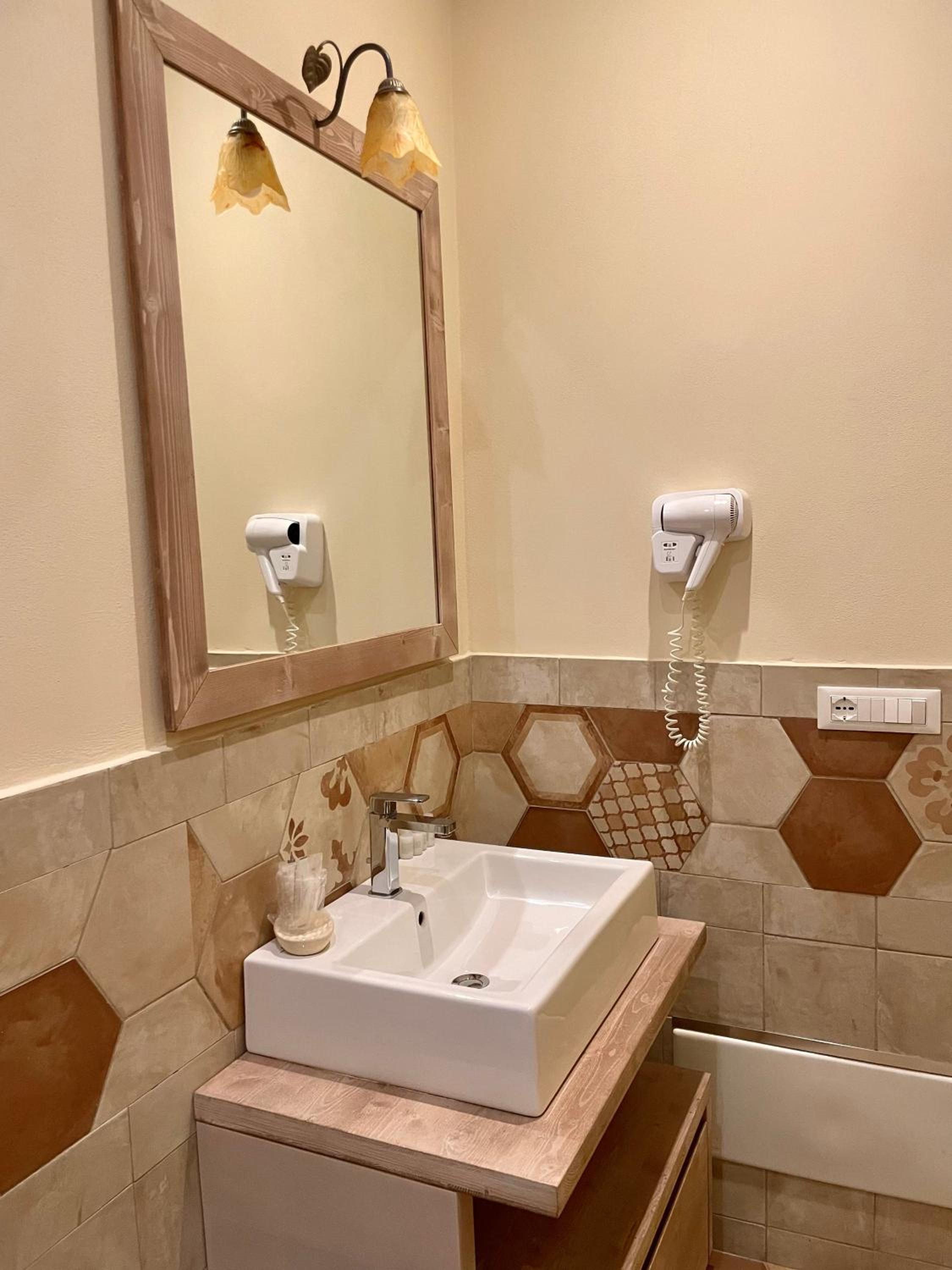 Classic Quadruple Room photo 2