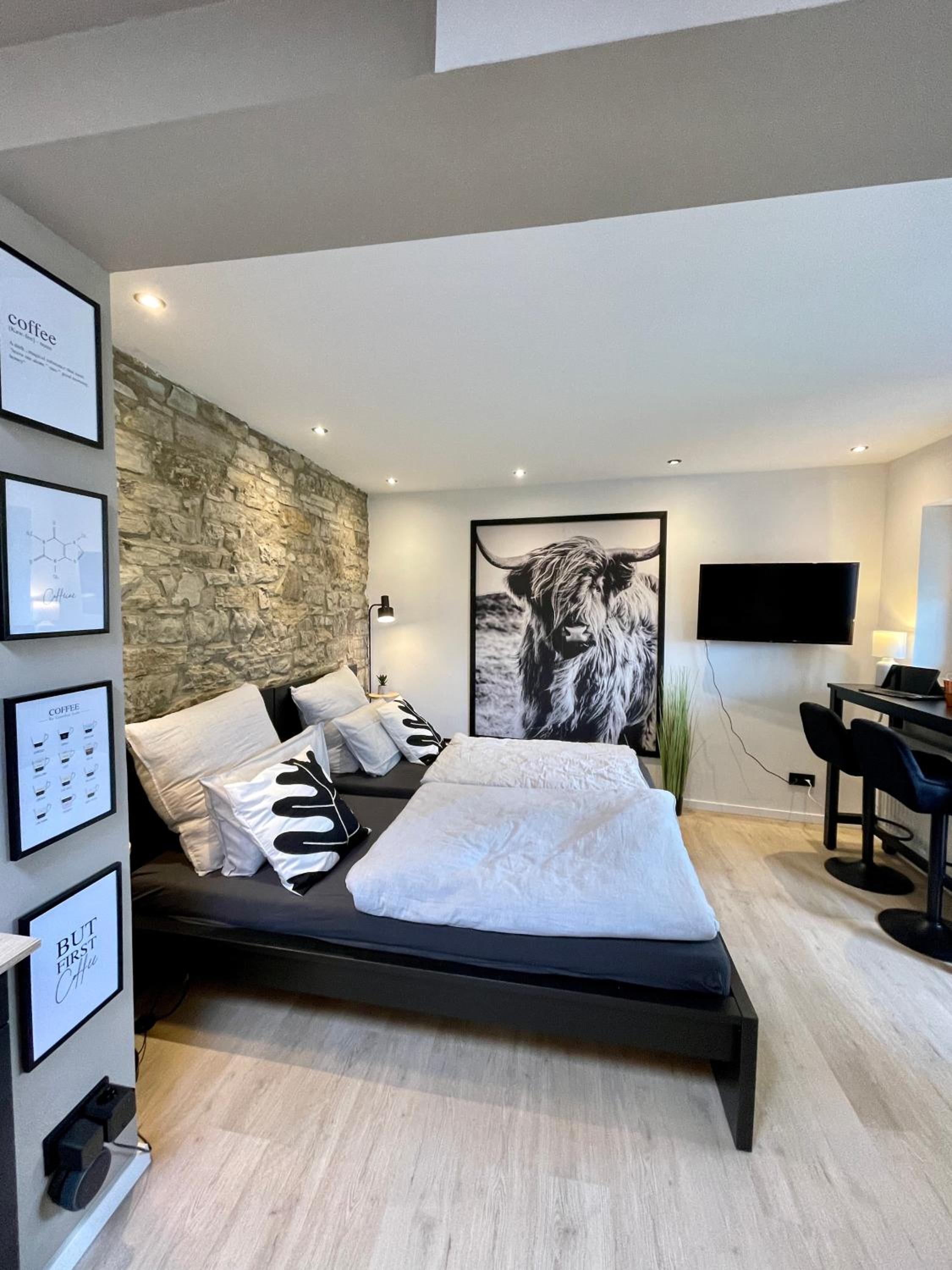 One-Bedroom Apartment photo 1