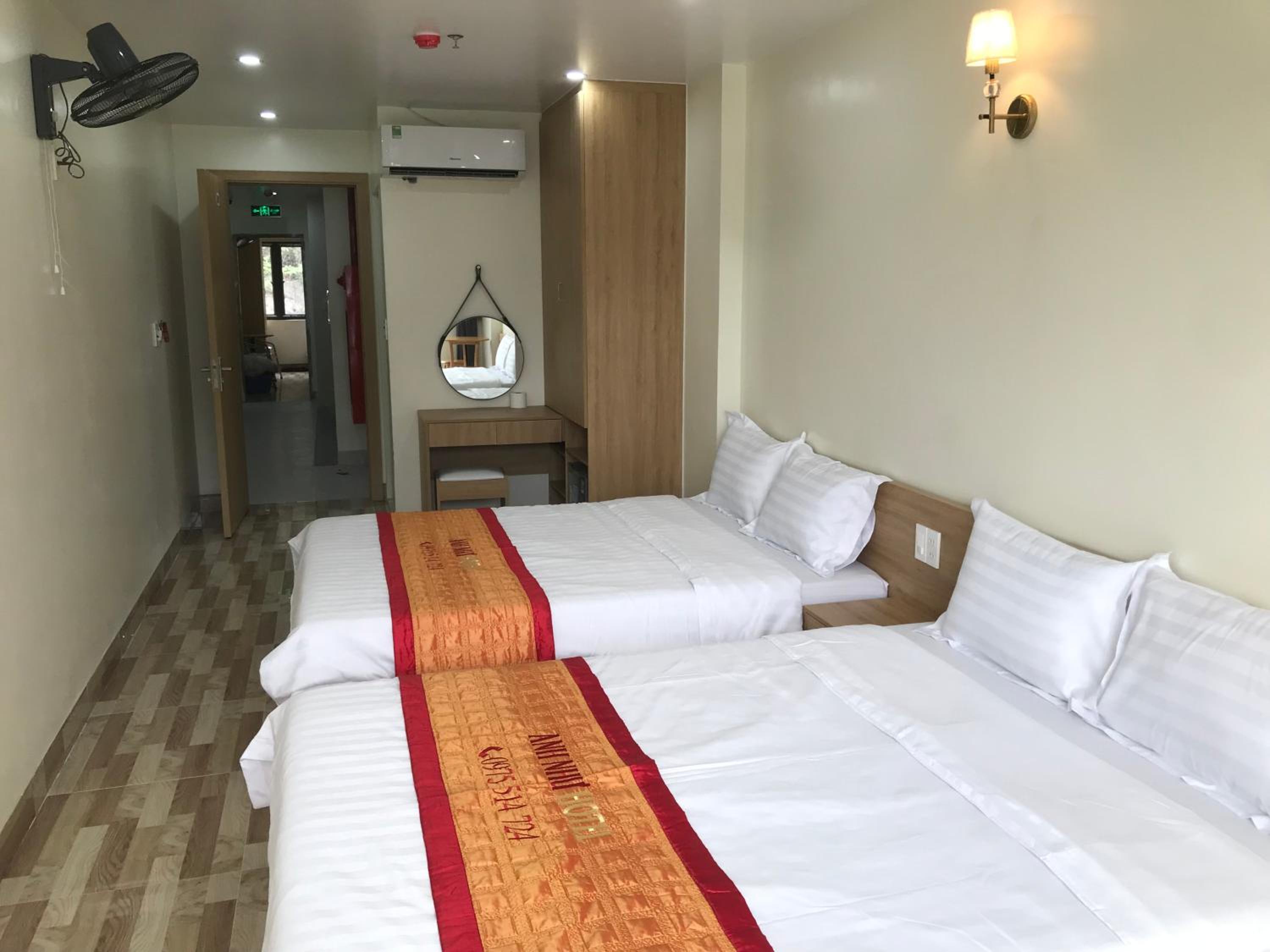 Double or Twin Room with Mountain View
