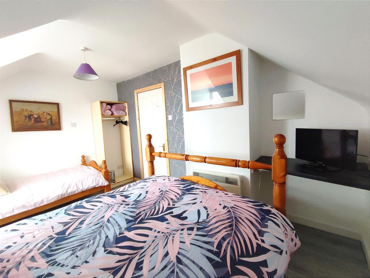 Triple Room with Sea View - Photo 2