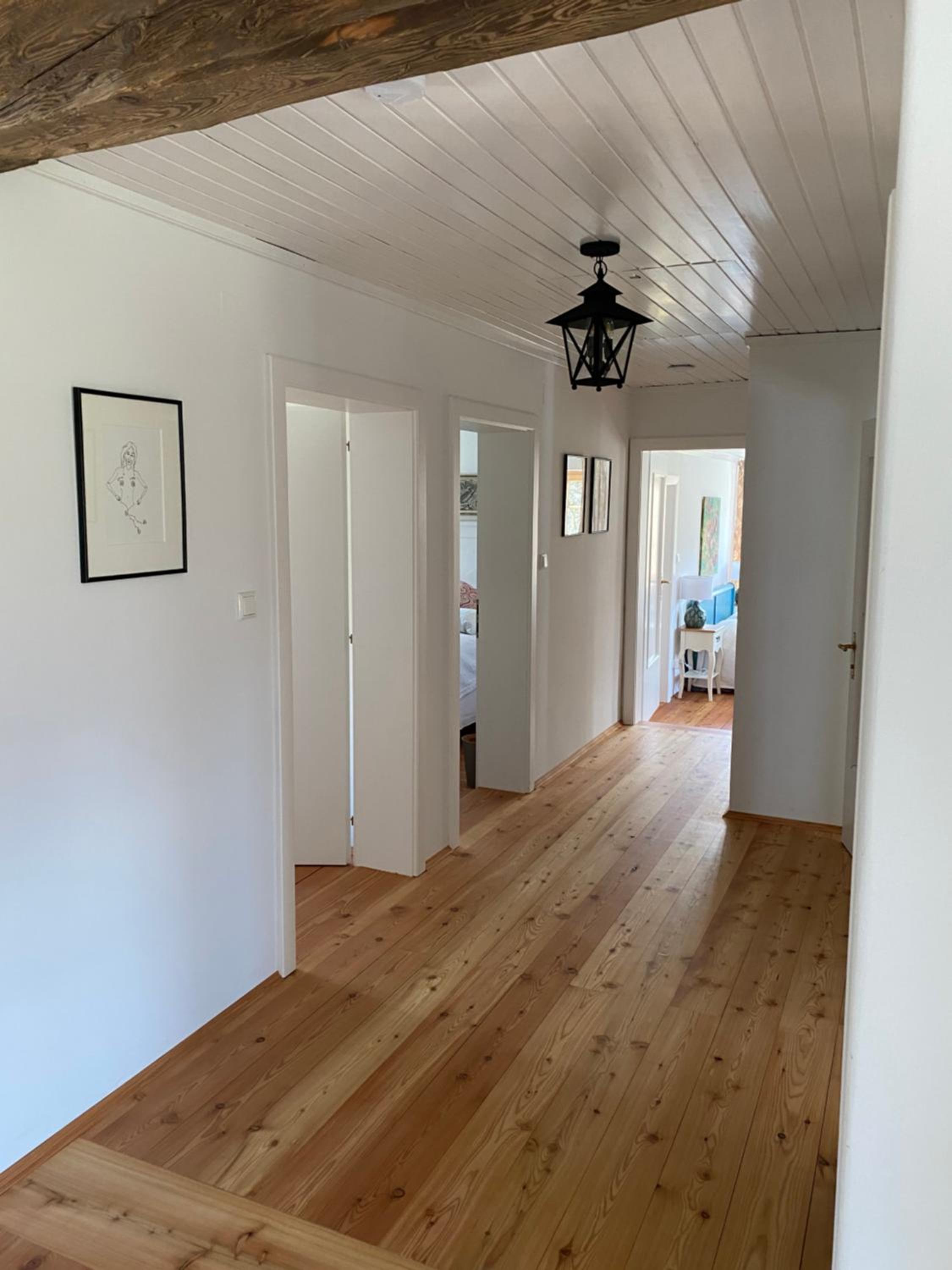 Five-Bedroom House photo 1