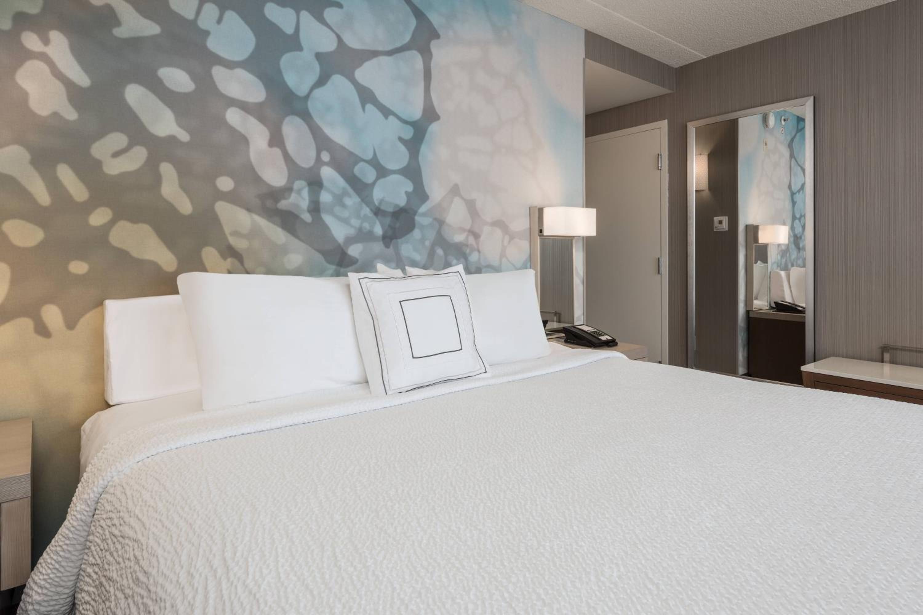 King Room with Sofa Bed - Photo 4