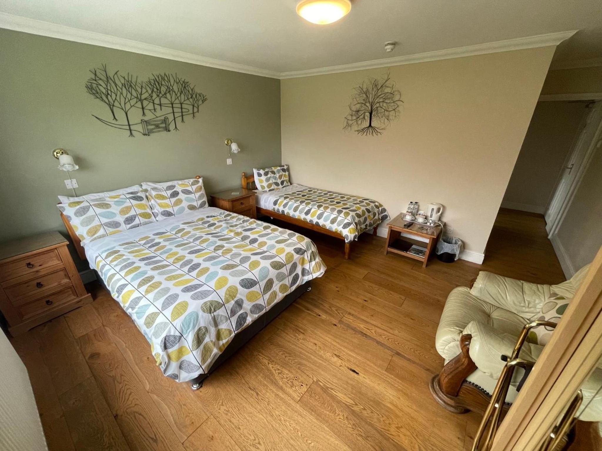 Superior Family Room photo 3
