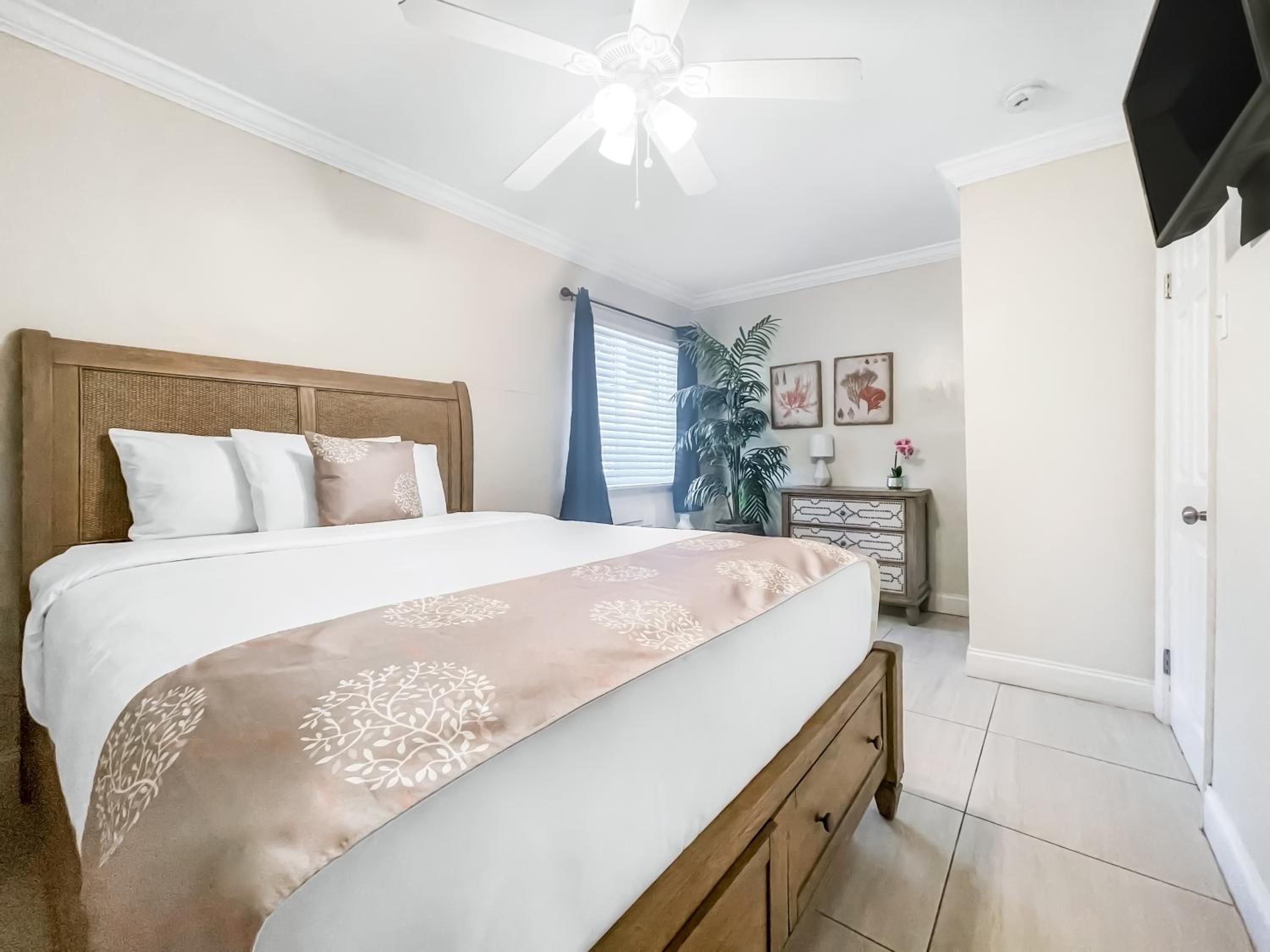 Two-Bedroom Apartment - Photo 2