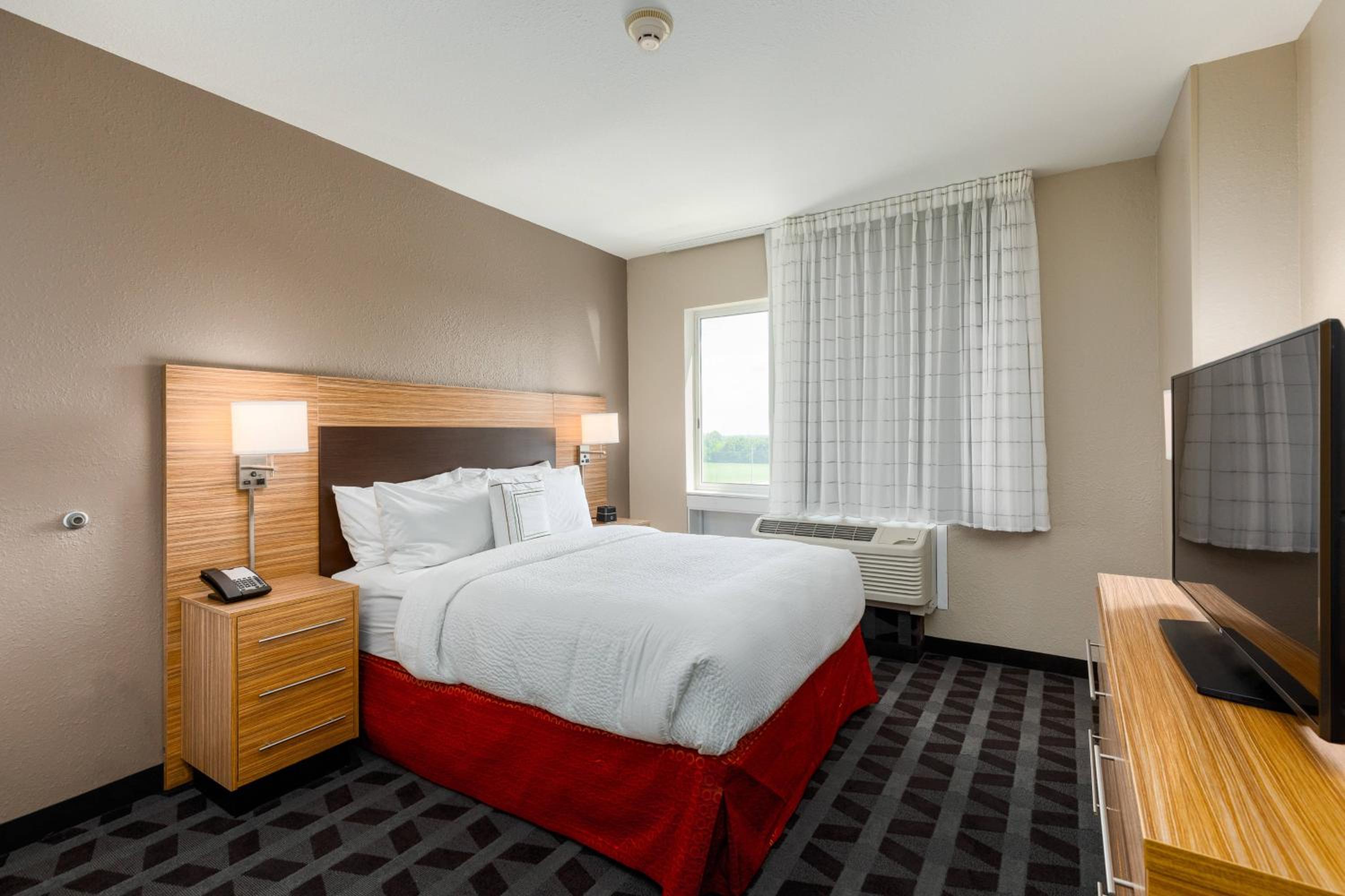 1 Bedroom Suite, 1 Queen, Sofa bed - Photo 5