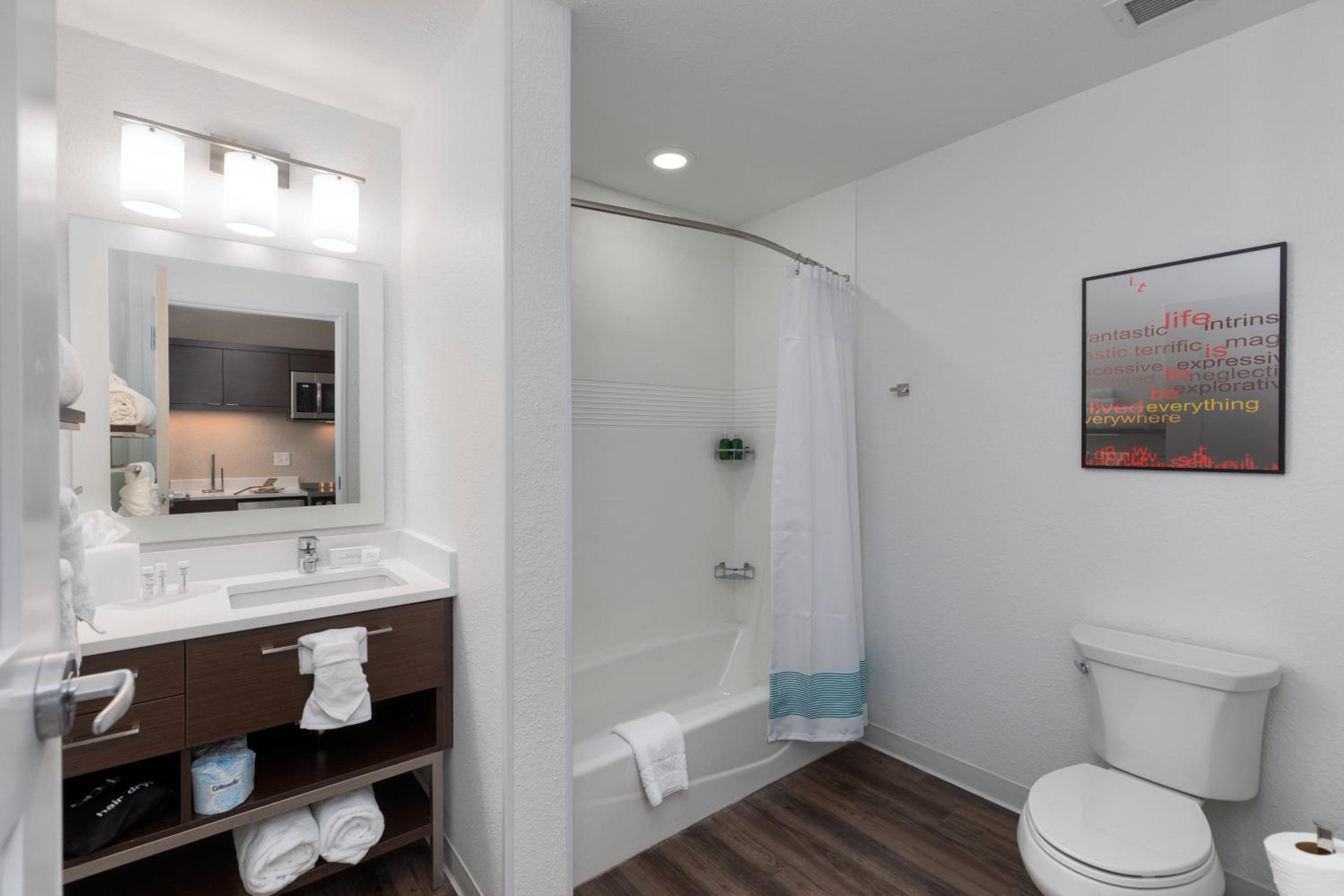 1 Bedroom Suite, 1 Queen, Sofa bed - Photo 3