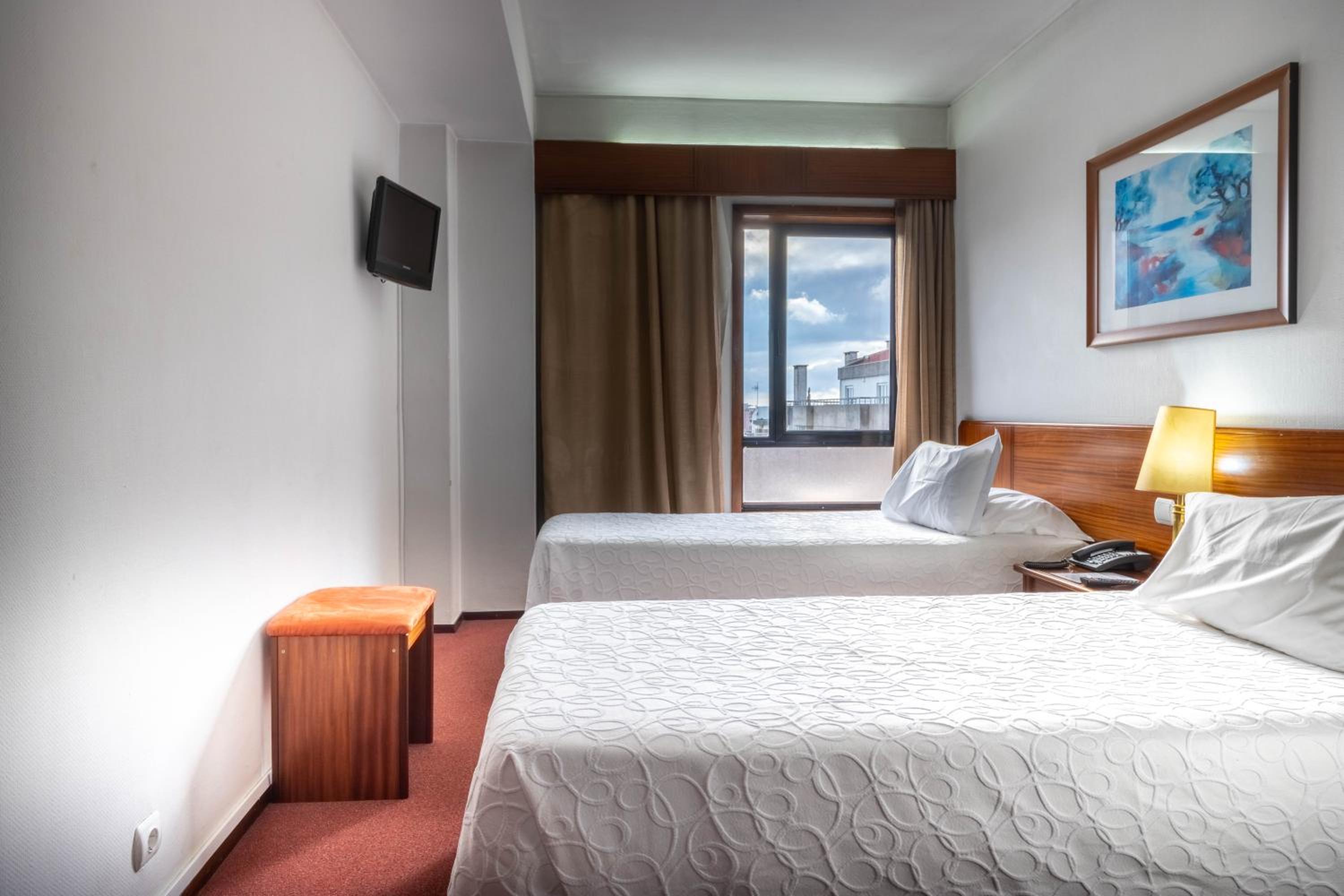 Twin Room - Photo 1