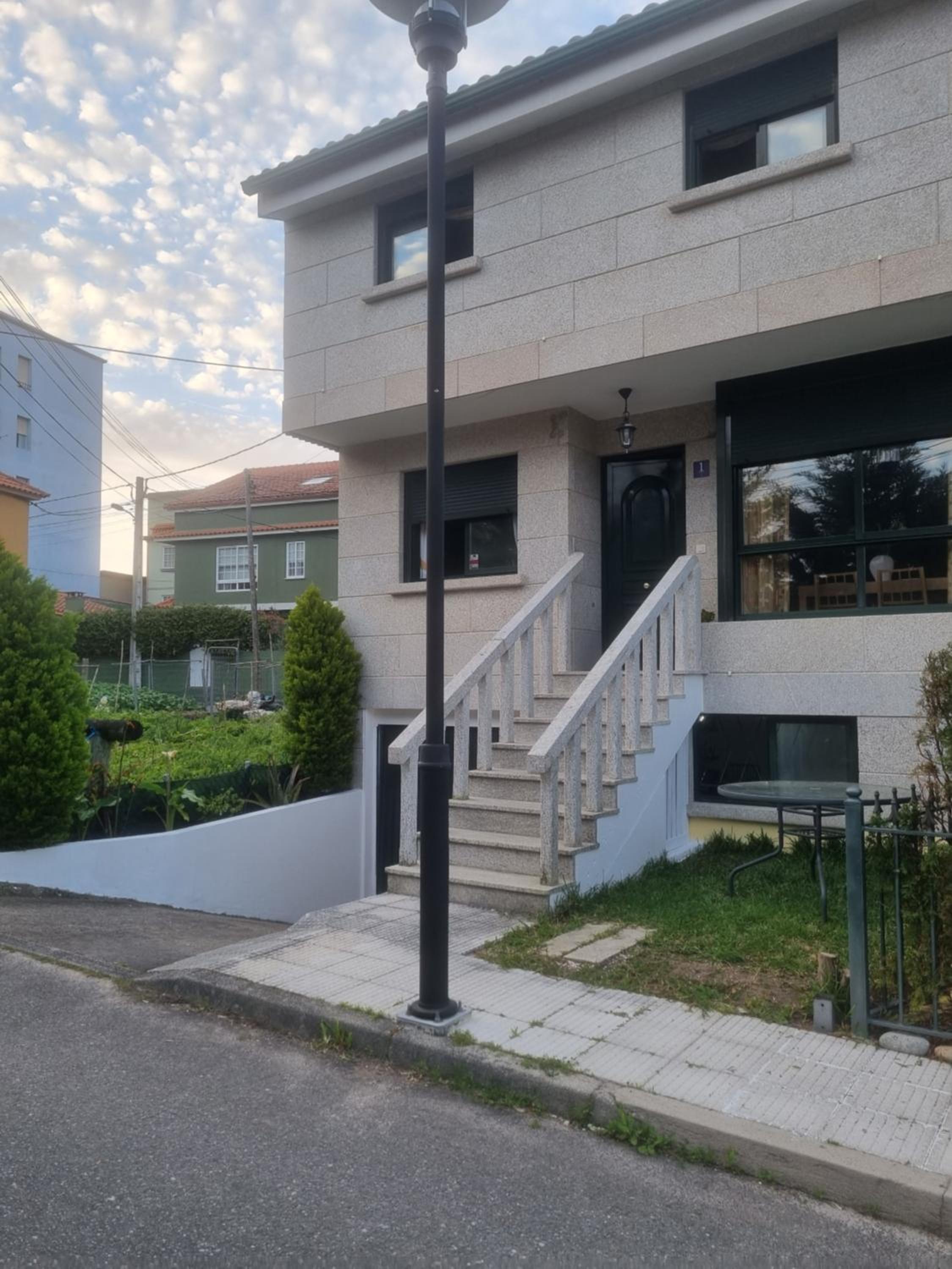 Three-Bedroom House photo 2