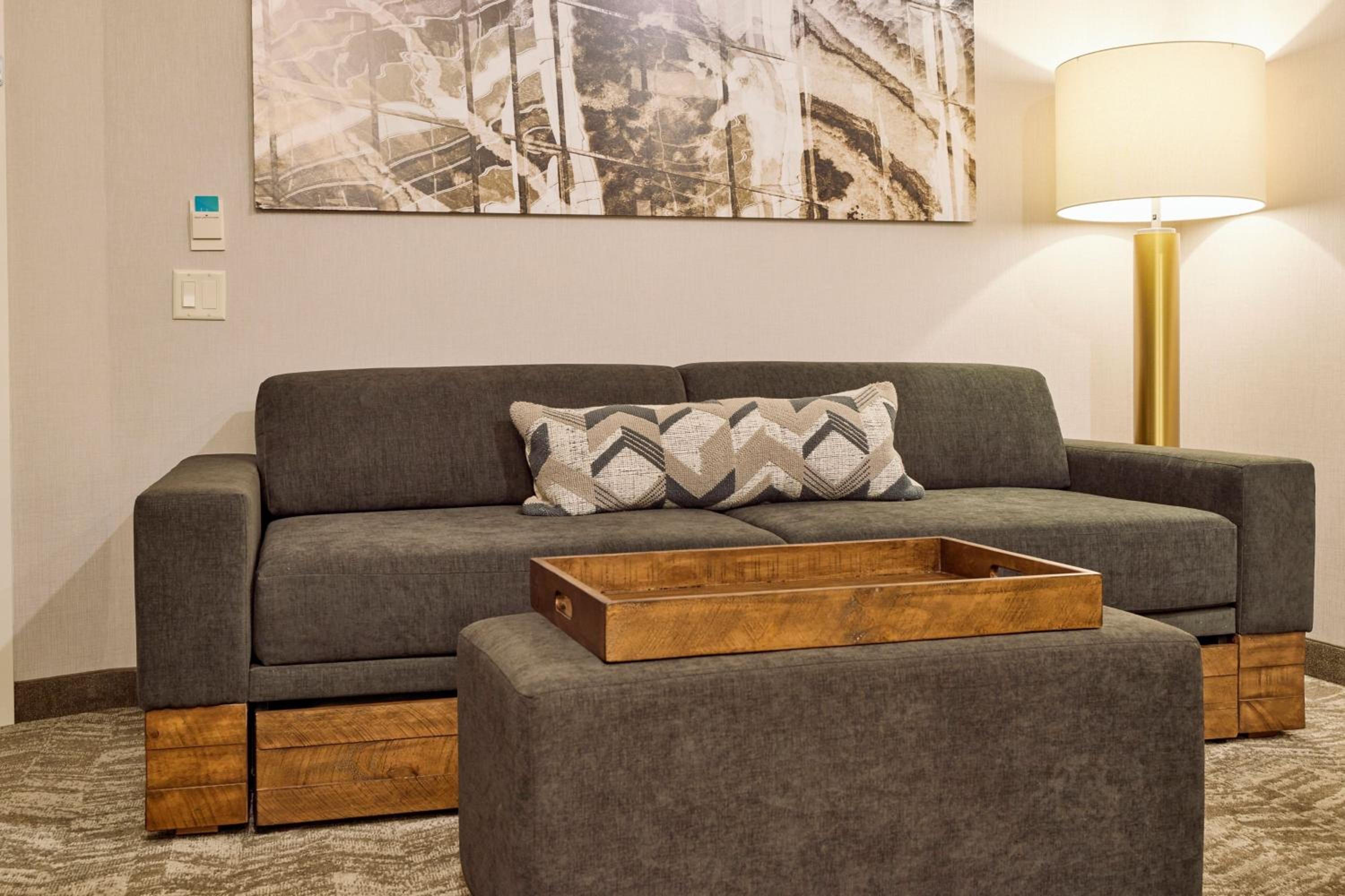 King Suite with Trundle Bed - Photo 8