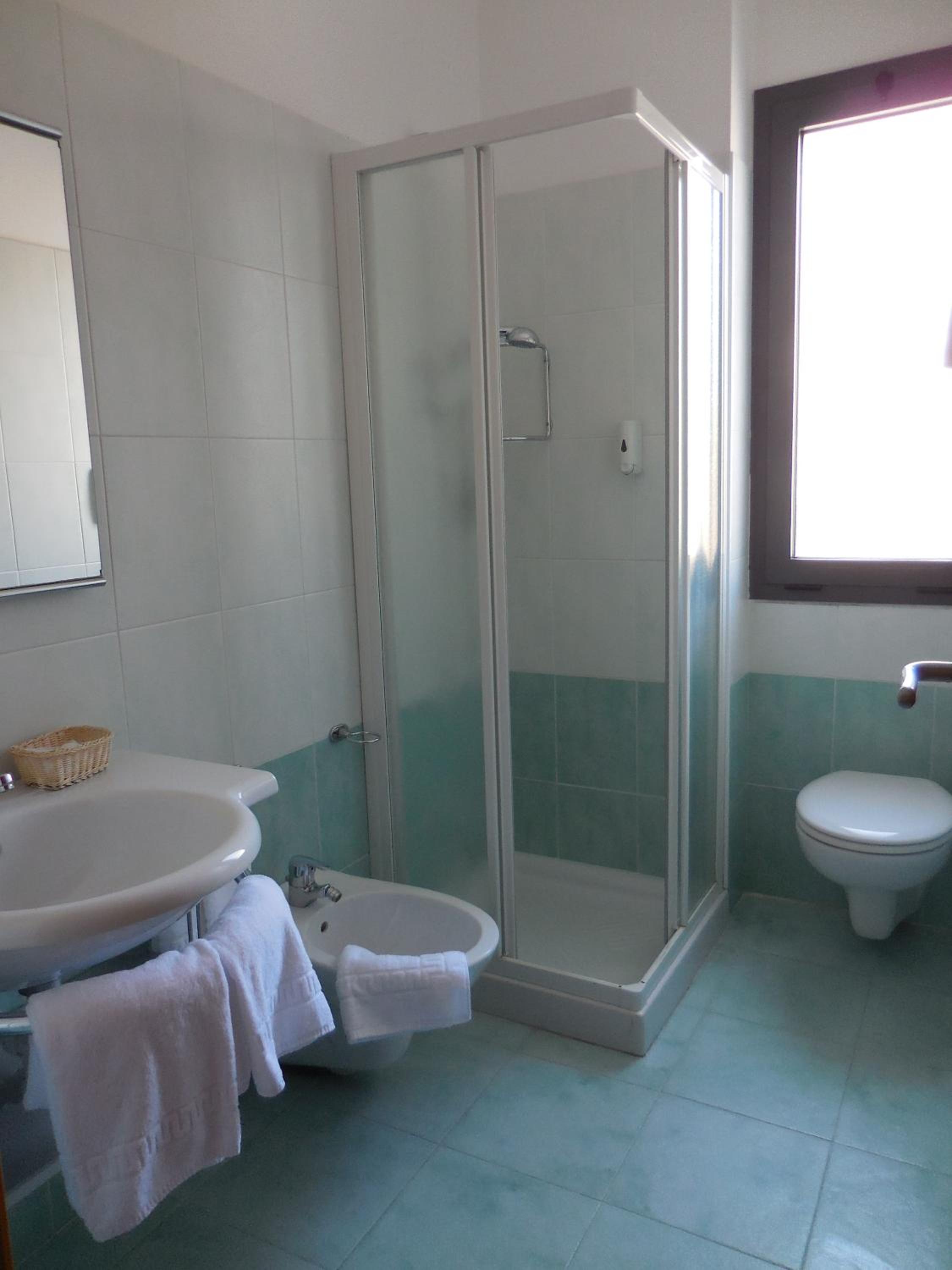 Double or Twin Room - Photo 3