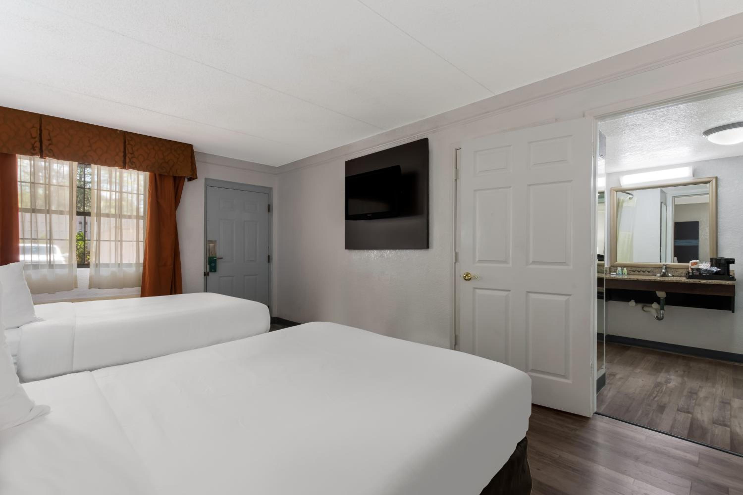 Double Room with Two Double Beds - Accessible/Non-Smoking - Photo 10