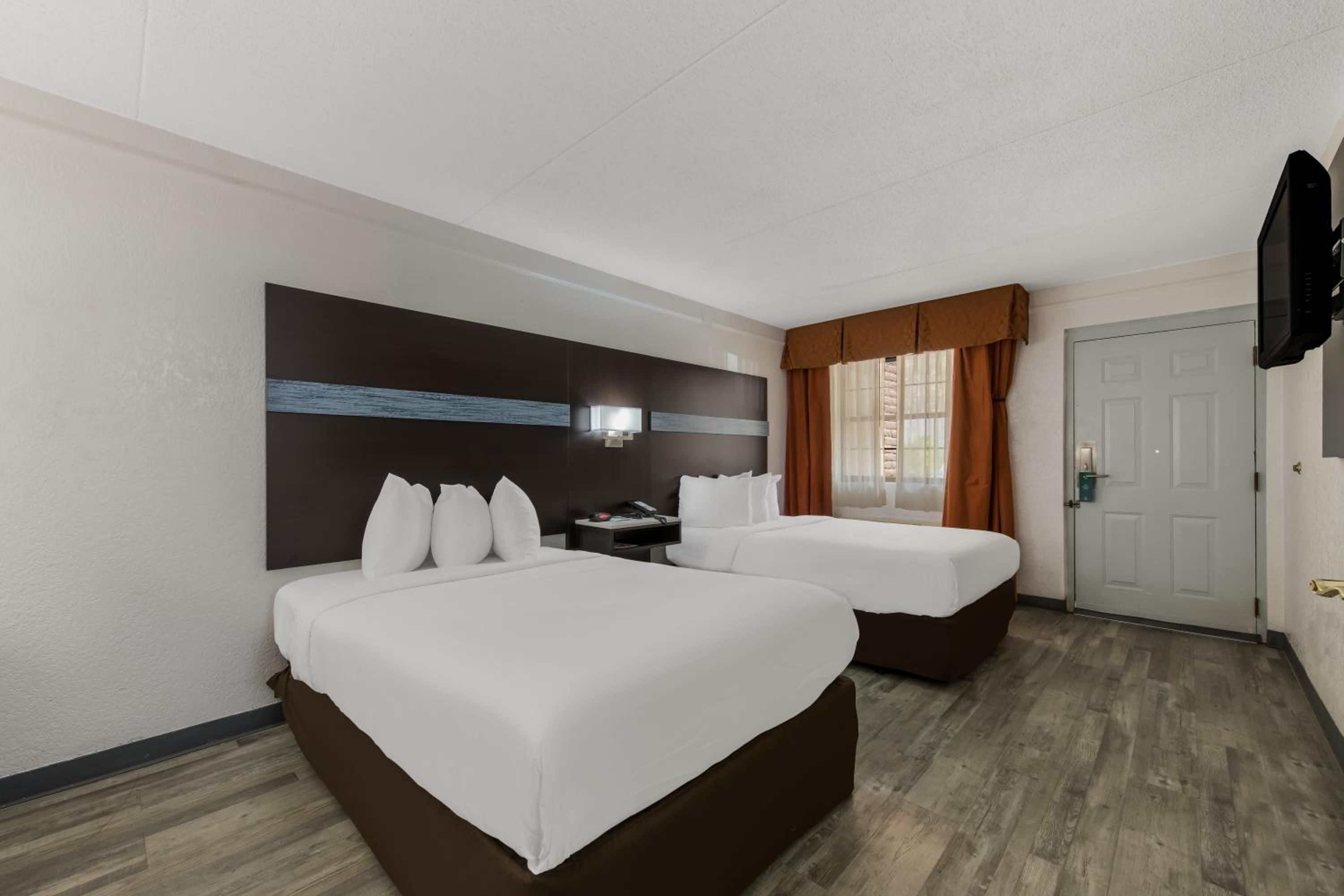 Double Room with Two Double Beds - Accessible/Non-Smoking - Photo 2