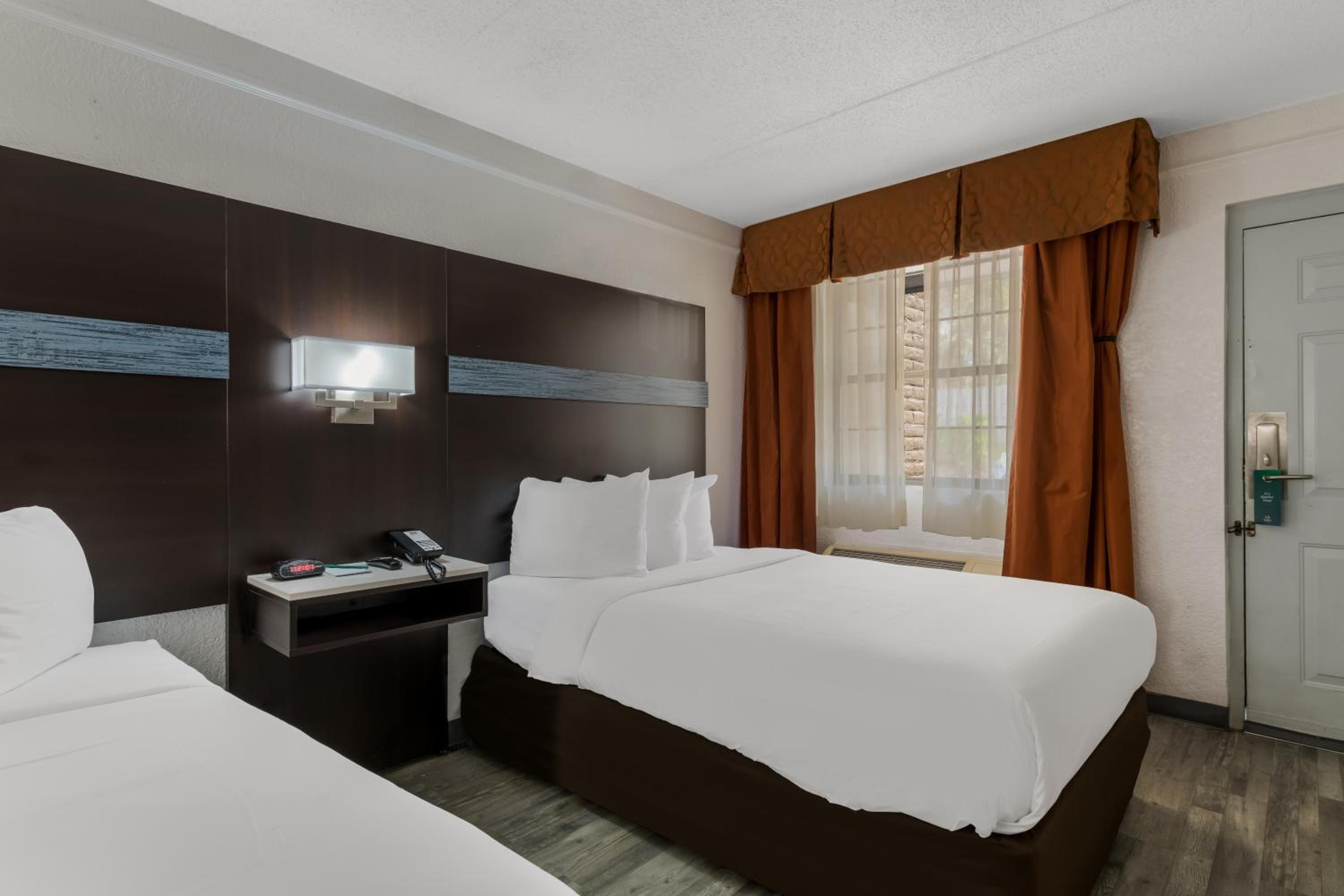 Double Room with Two Double Beds - Accessible/Non-Smoking - Photo 11