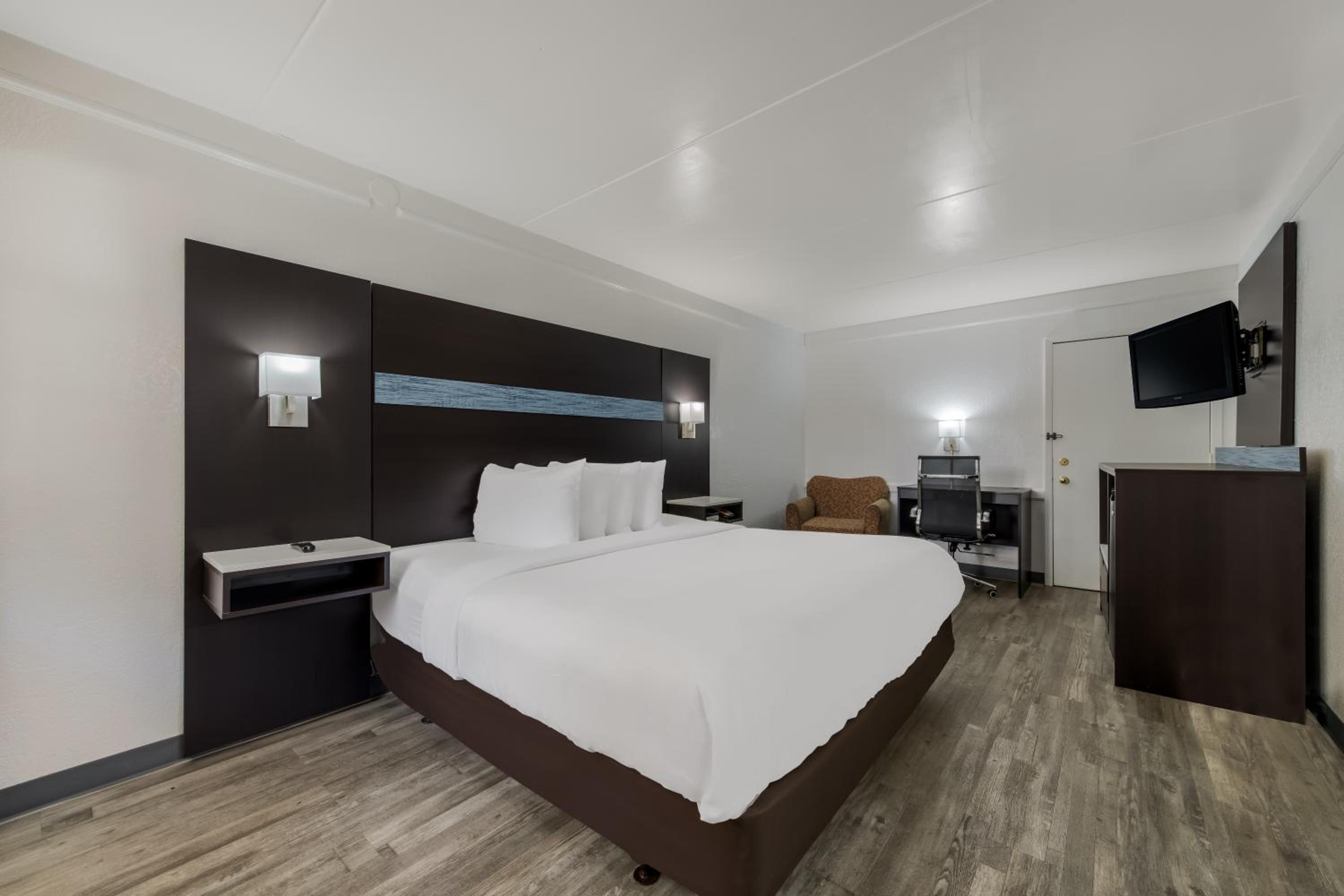 King Room - Accessible/Non-Smoking - Photo 2