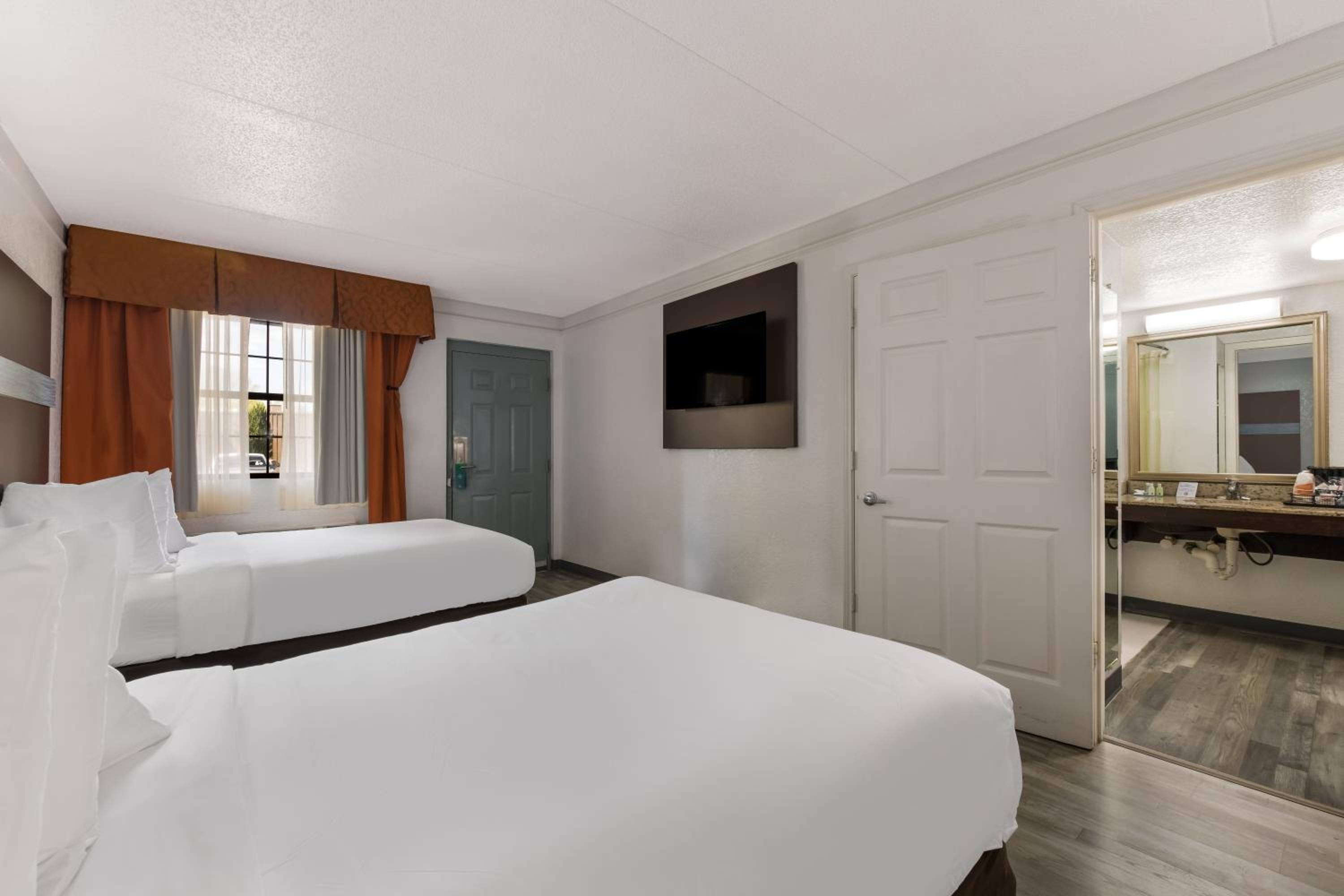 Double Room with Two Double Beds - Accessible/Non-Smoking - Photo 6