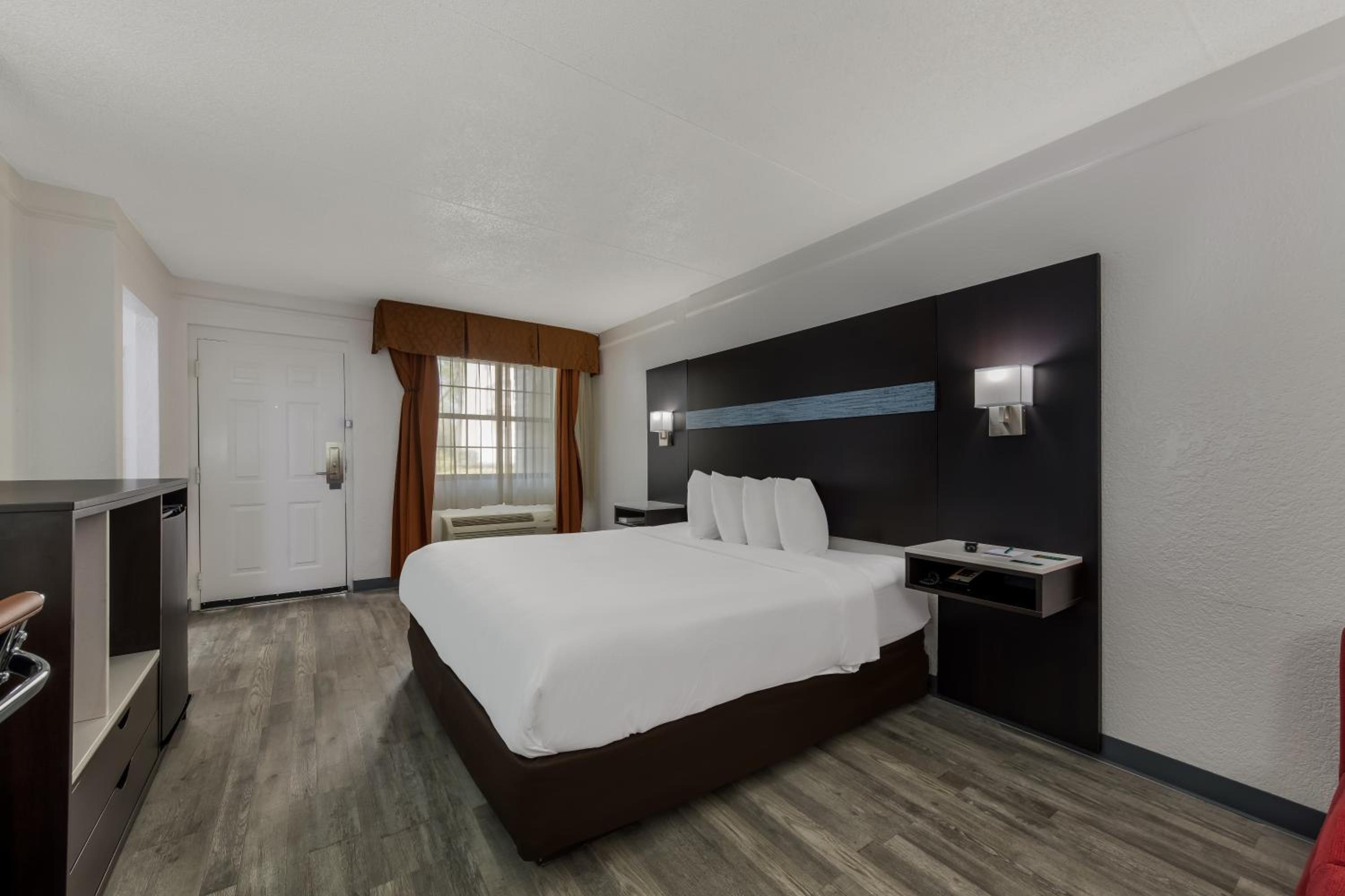 Traditional King Room - Photo 4