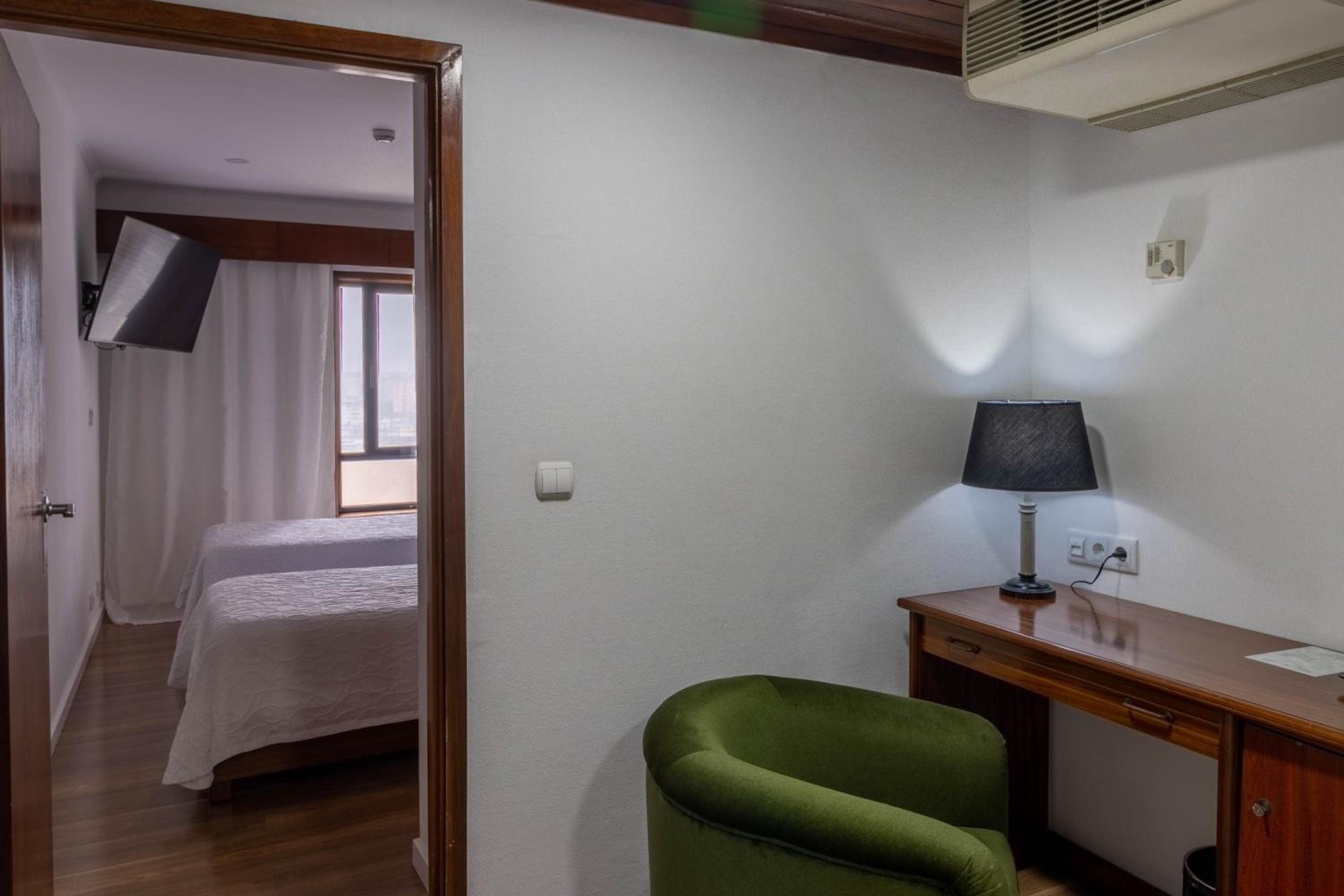 Deluxe Twin Room photo 3