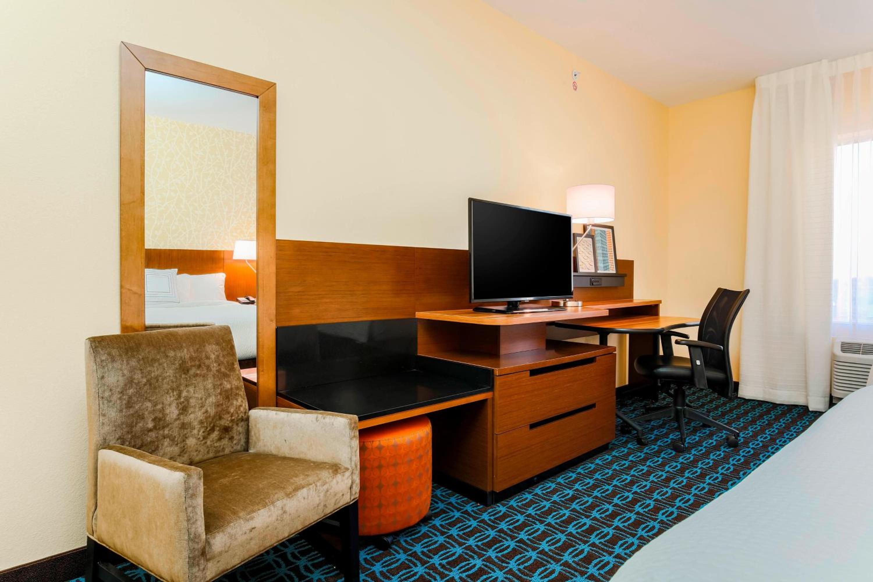 Queen Room with Two Queen Beds and Roll-in Shower - Mobility and Hearing Accessible photo 2