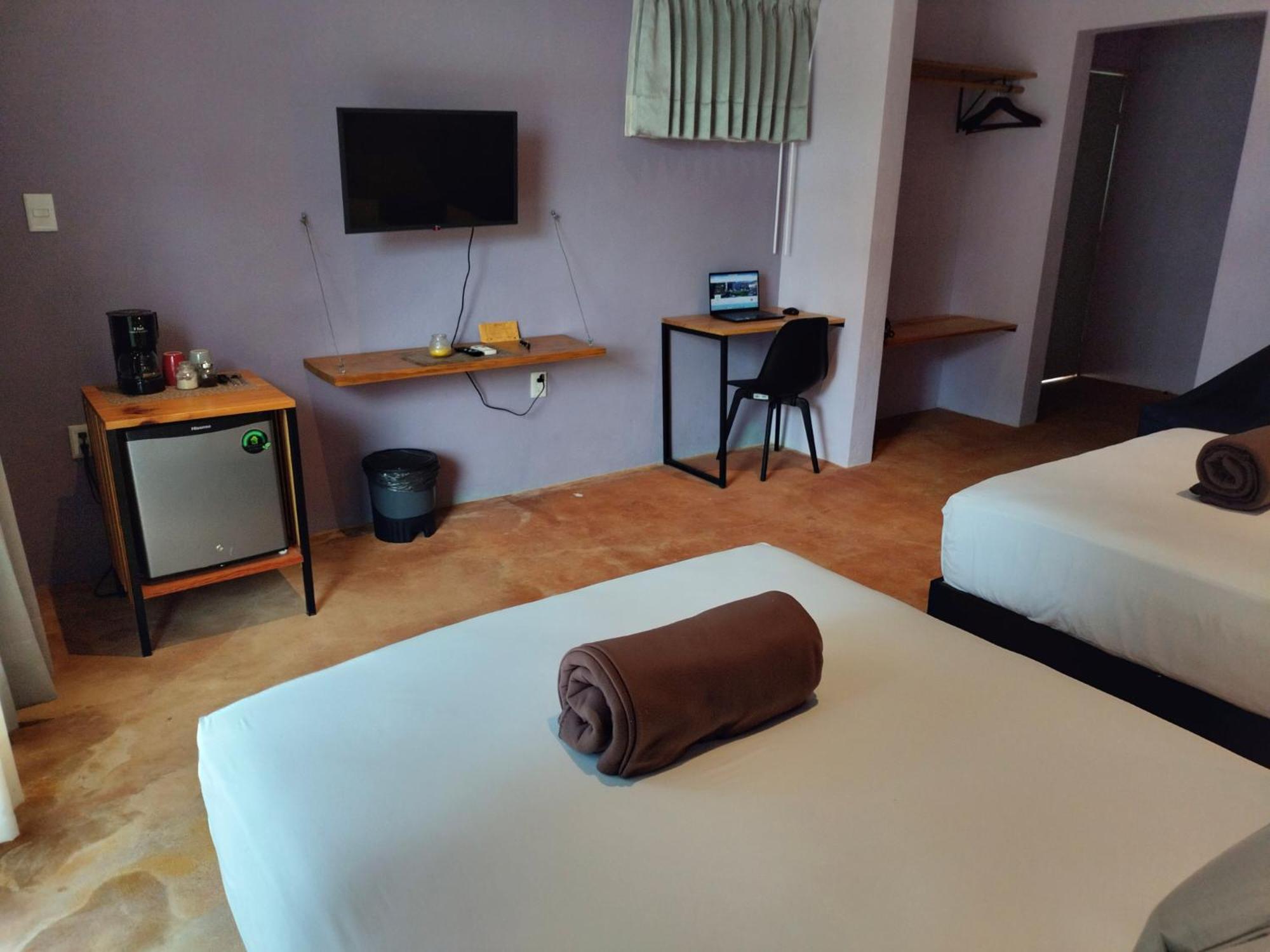 Double Room with Two Double Beds - Photo 2