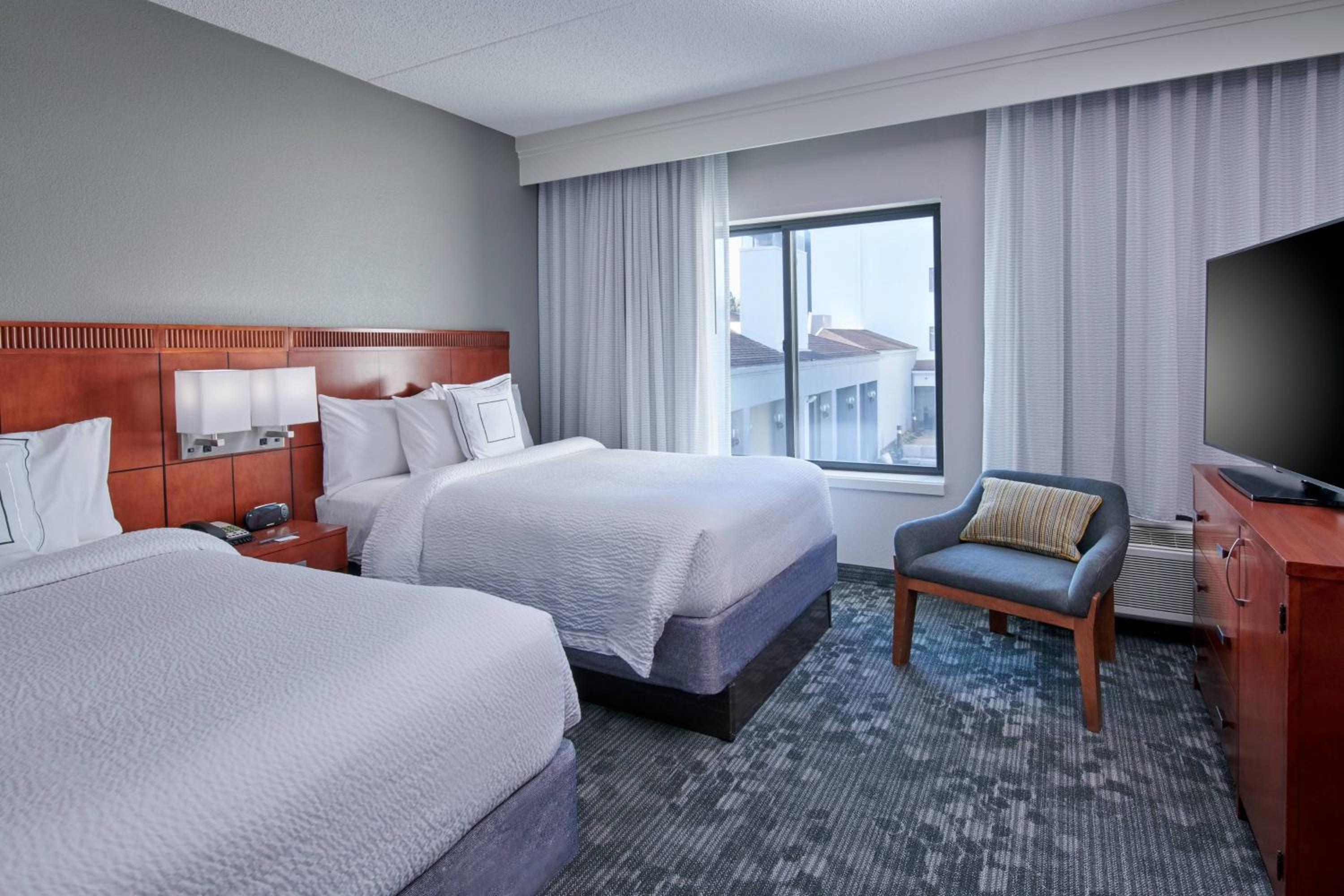 Queen Room with Two Queen Beds - Photo 1