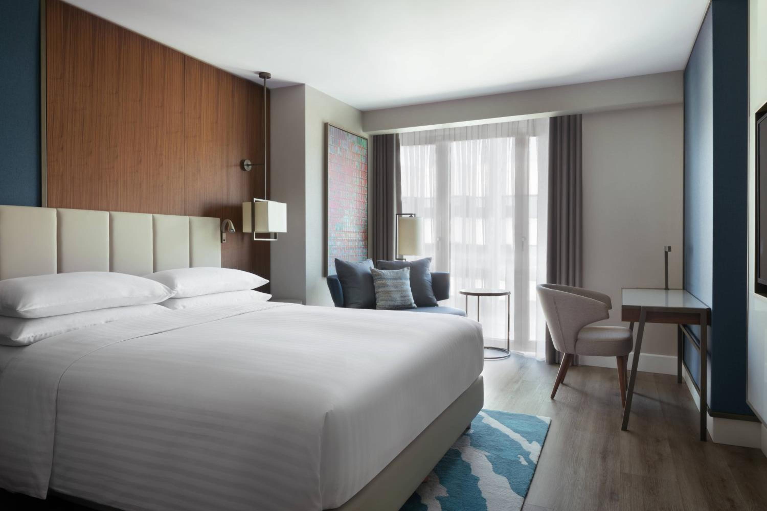 King Room with City View - Photo 5