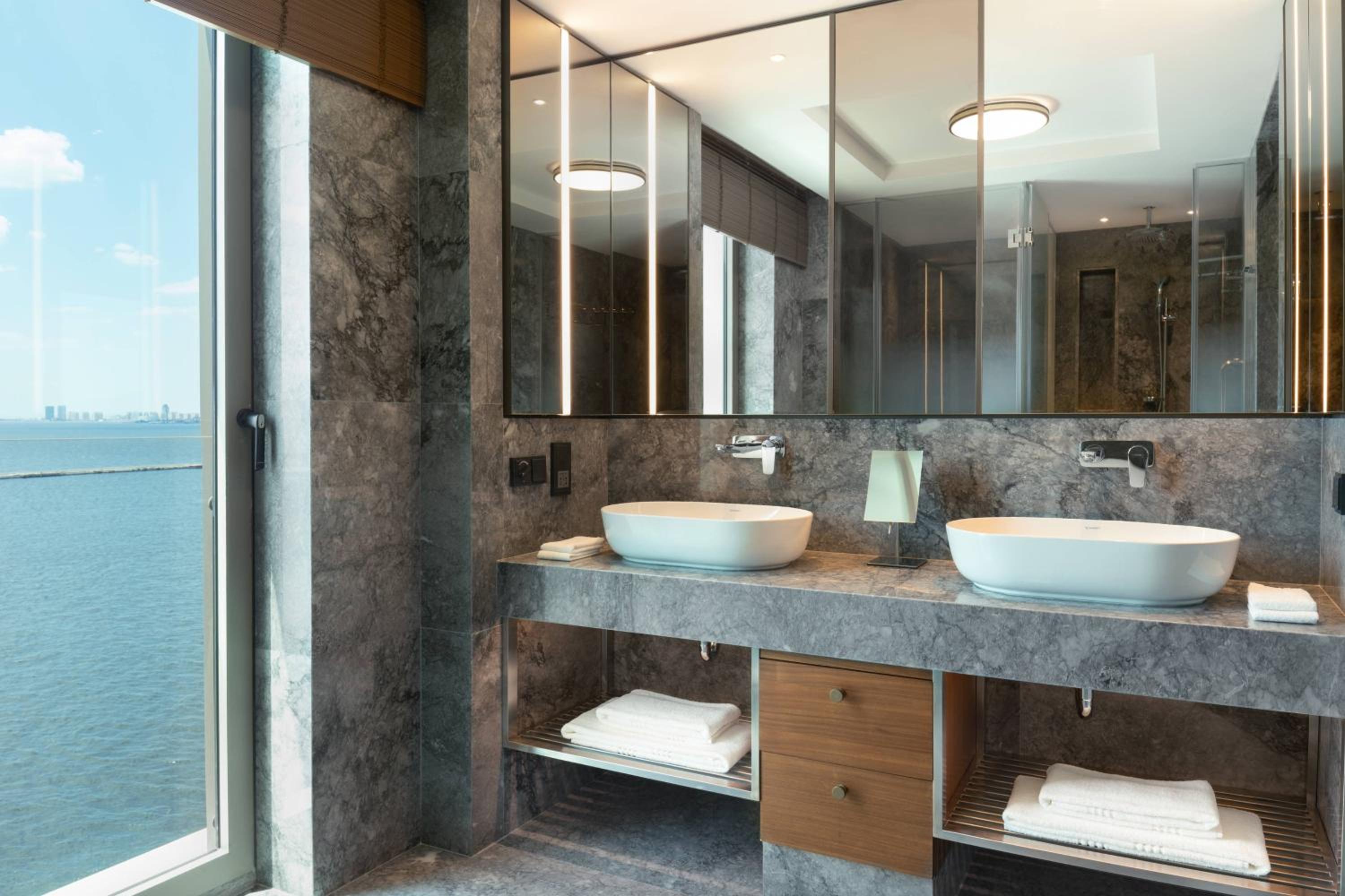 Junior Suite with Sea View, Executive lounge access - Photo 2
