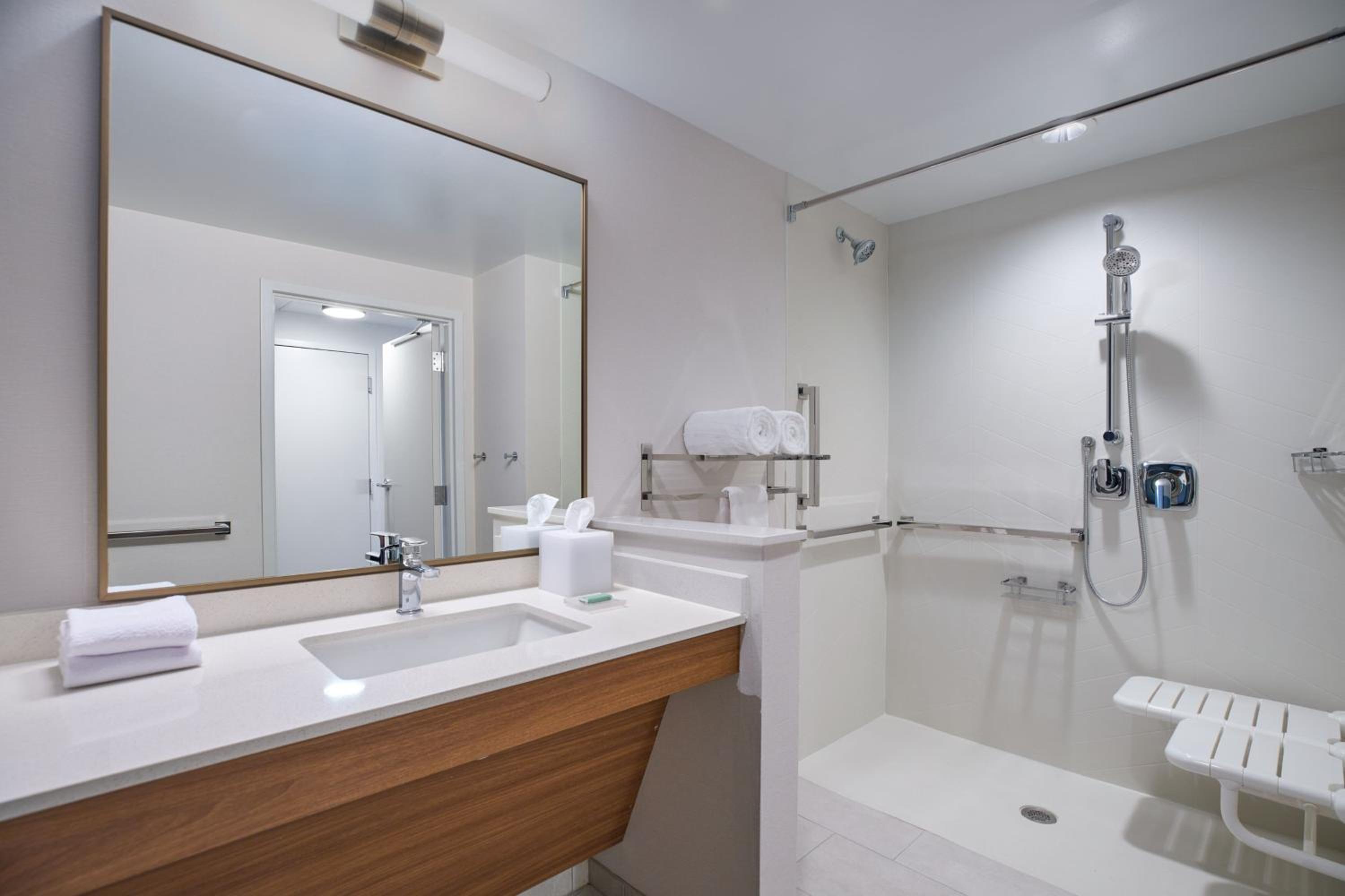 Standard King Room - Photo 2
