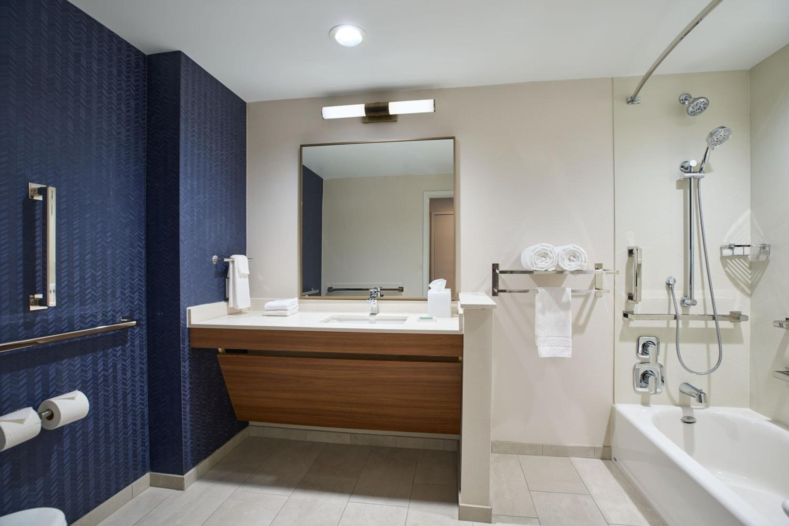 Standard King Room - Photo 3