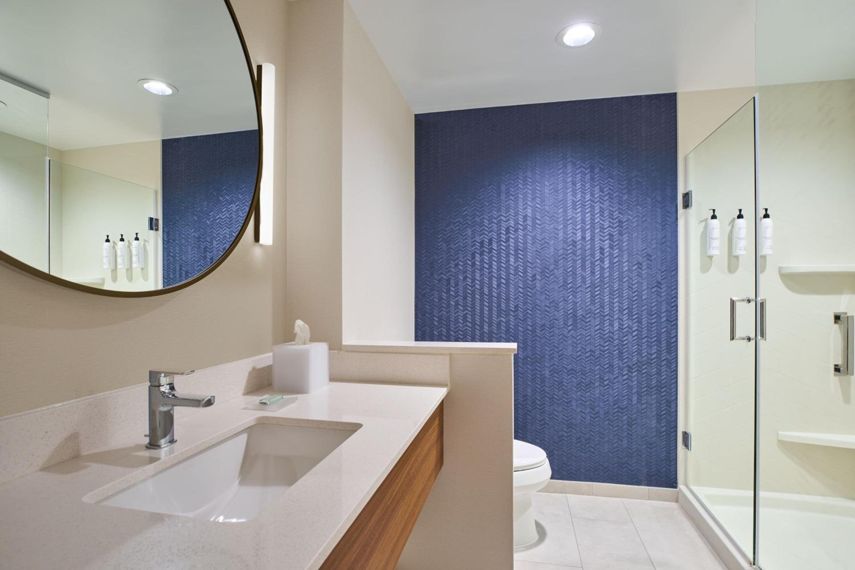 Standard King Room - Photo 5