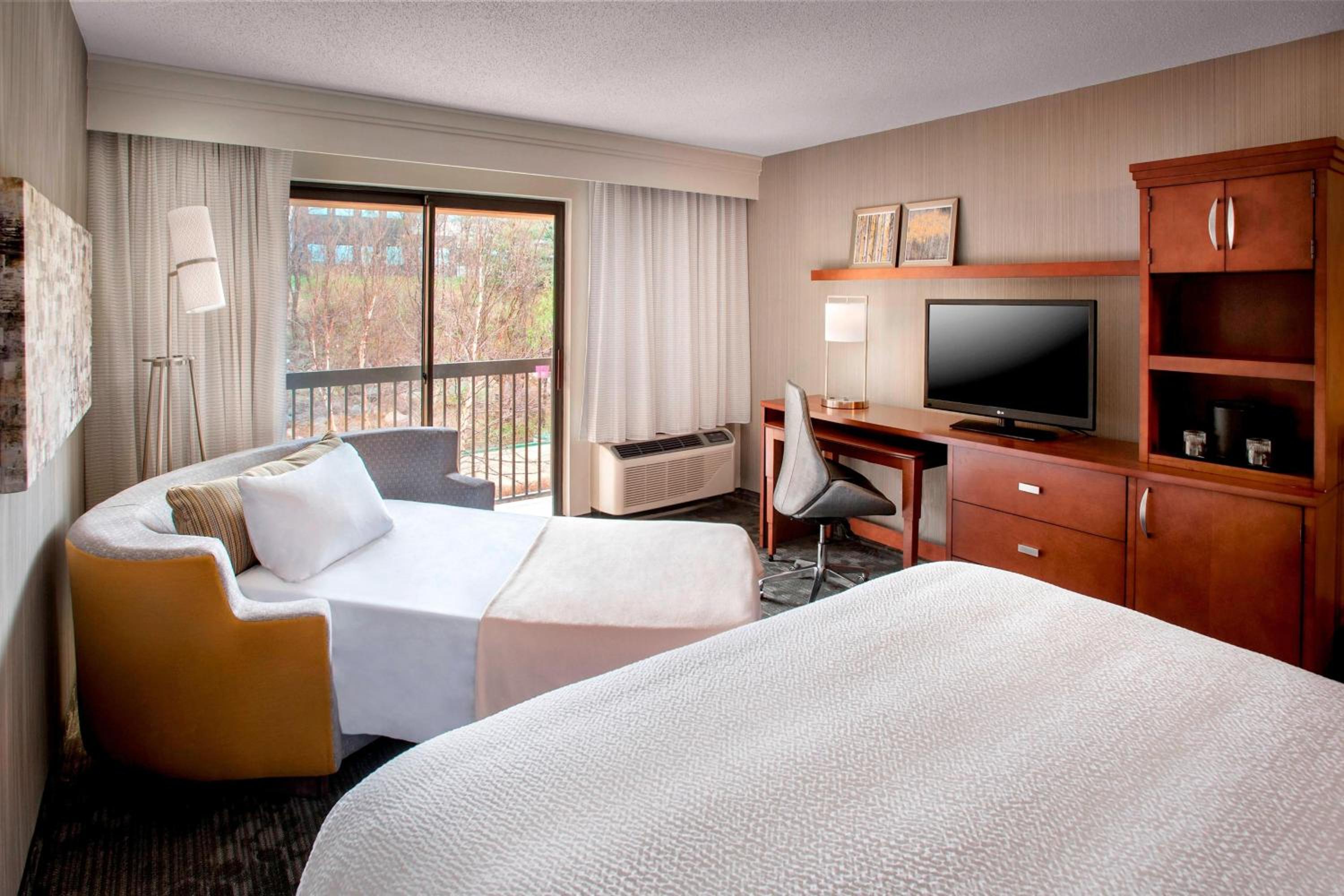King Room with Sofa Bed - Photo 1