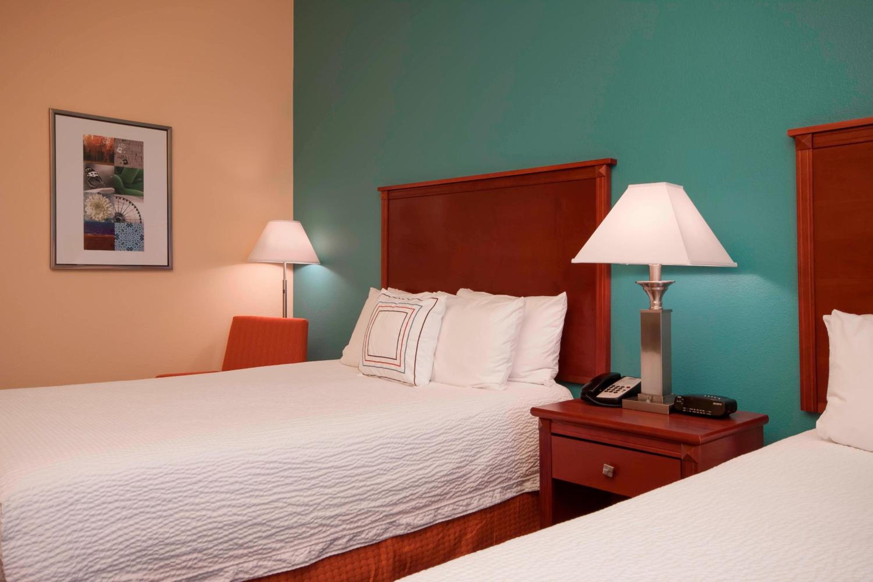 Double Room with Two Double Beds - Photo 2