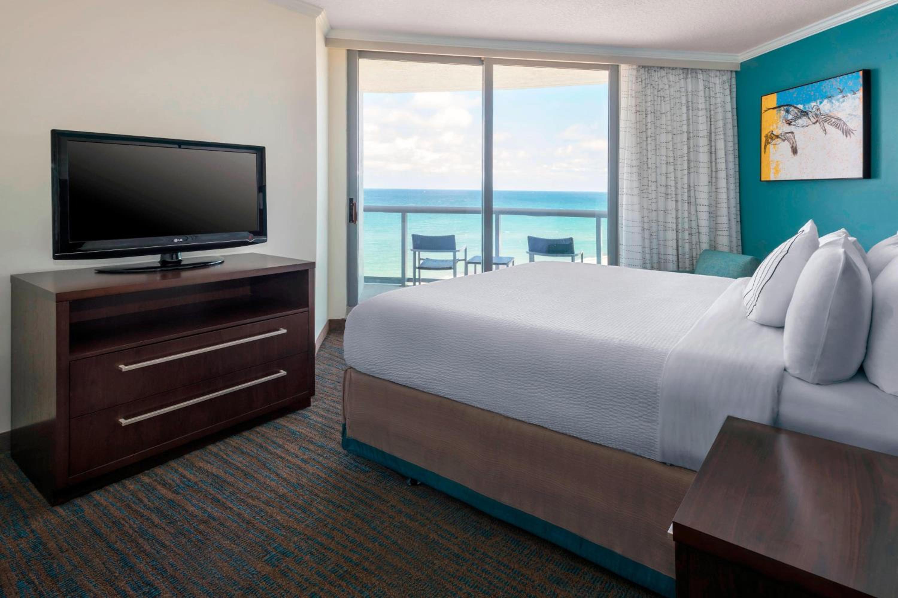One-Bedroom Suite with Balcony - Ocean View - Photo 5