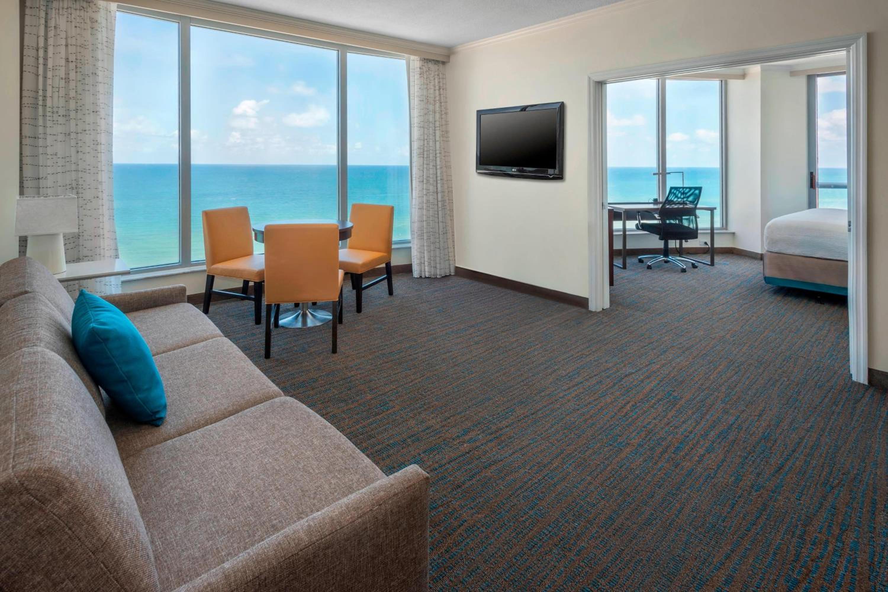 2 Bedroom Oceanfront, 2 Bedroom 2 room Suite, Oceanfront - Photo 1