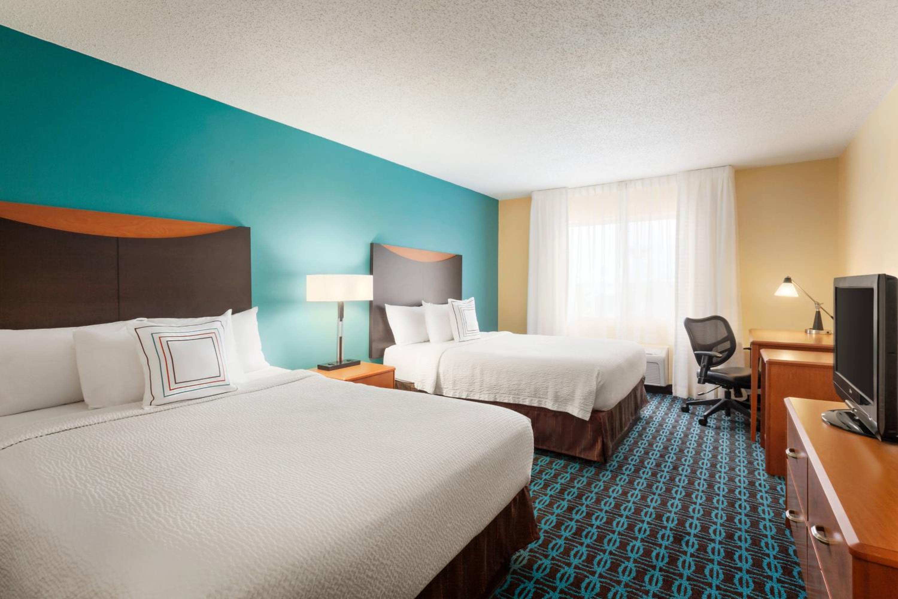 Queen Room with Two Queen Beds - Photo 1