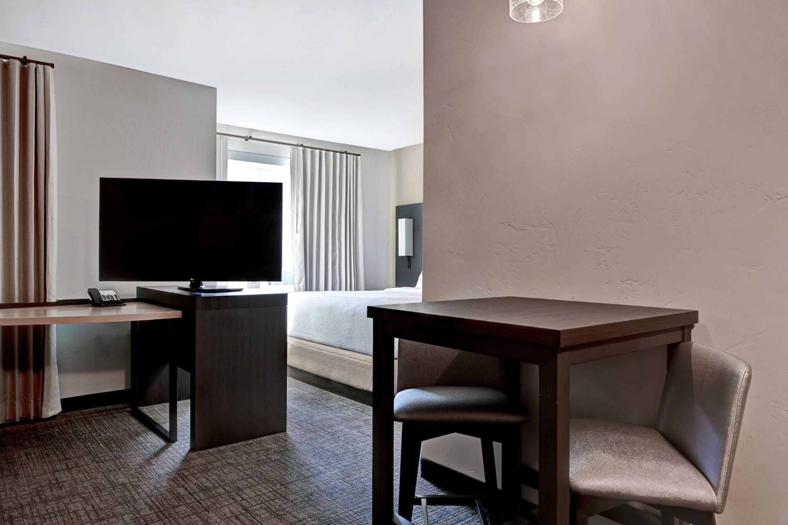 King Studio with Sofa Bed - Photo 2