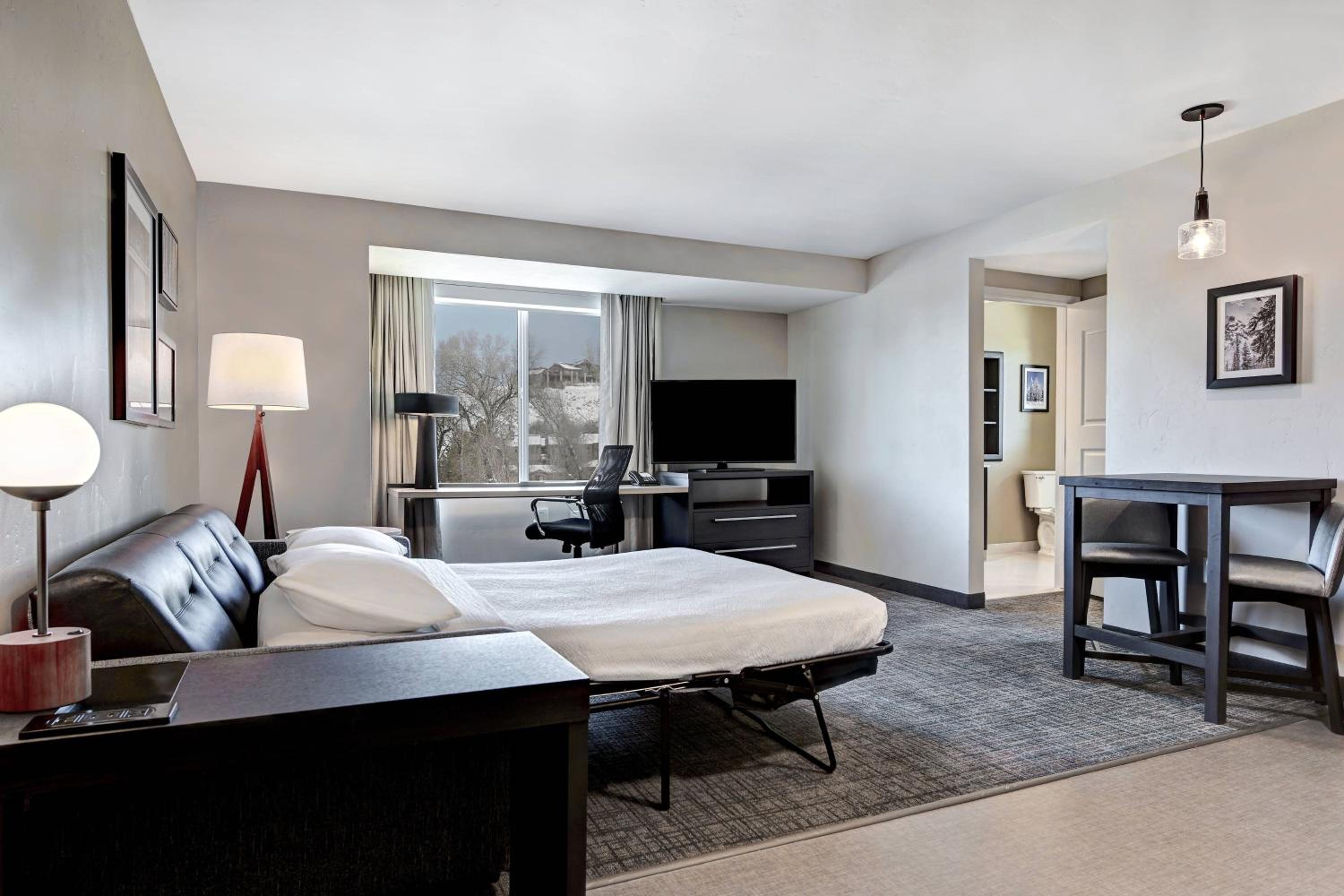 One-Bedroom King Suite with Sofa Bed - Photo 7