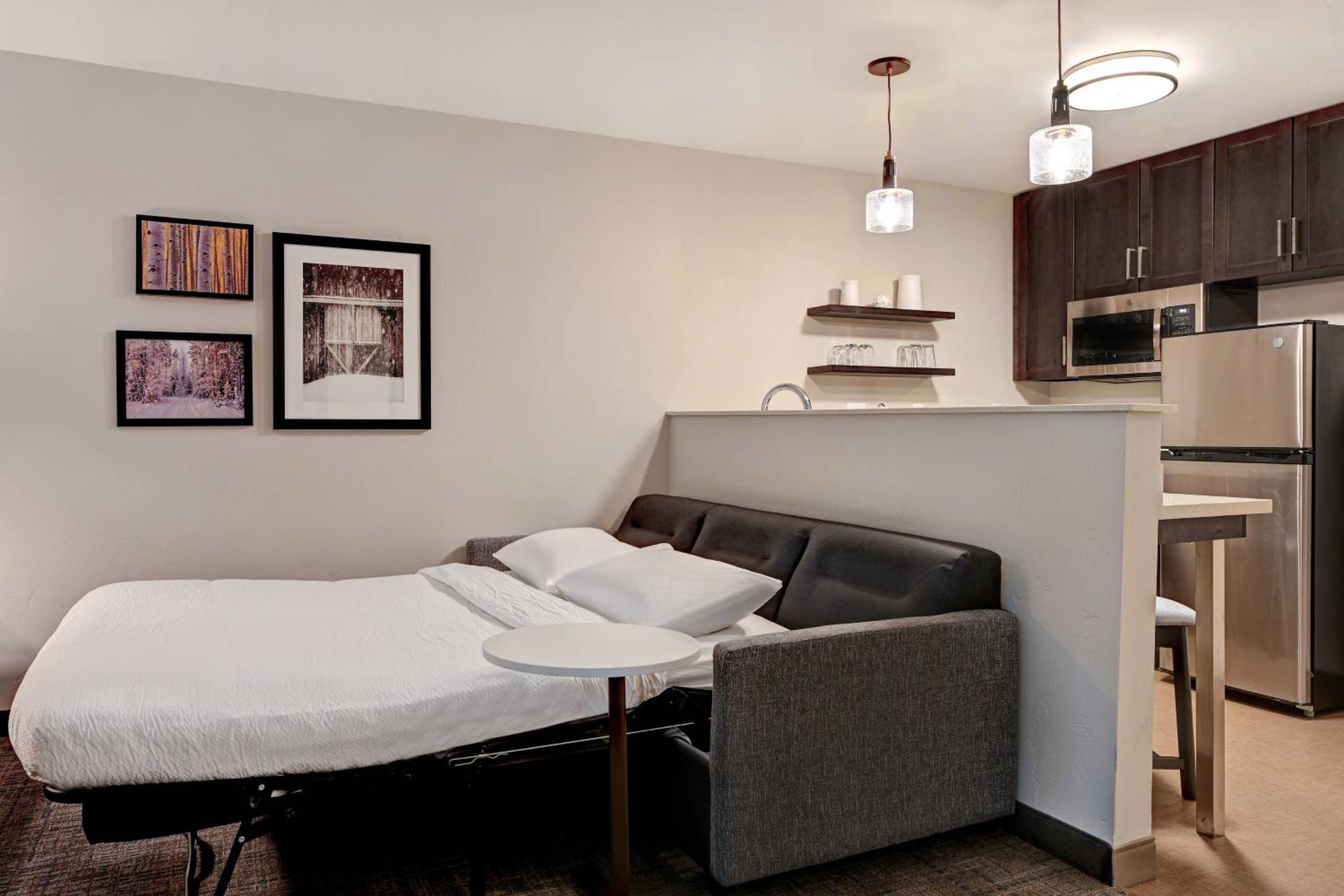 King Studio with Sofa Bed - Photo 3