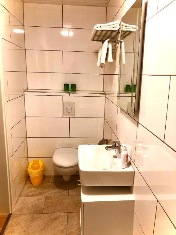 Single Room with Private External Bathroom photo 3