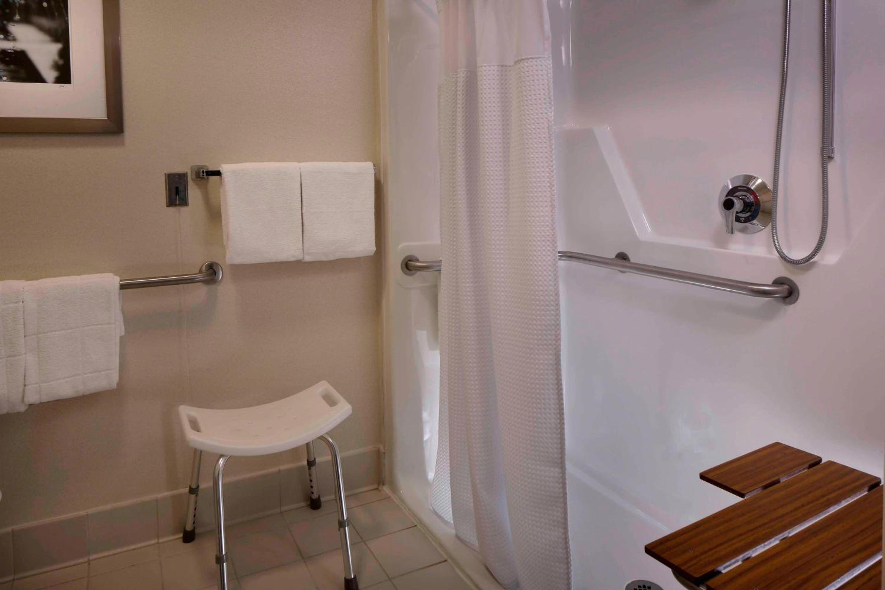 One-Bedroom King Suite - Photo 3