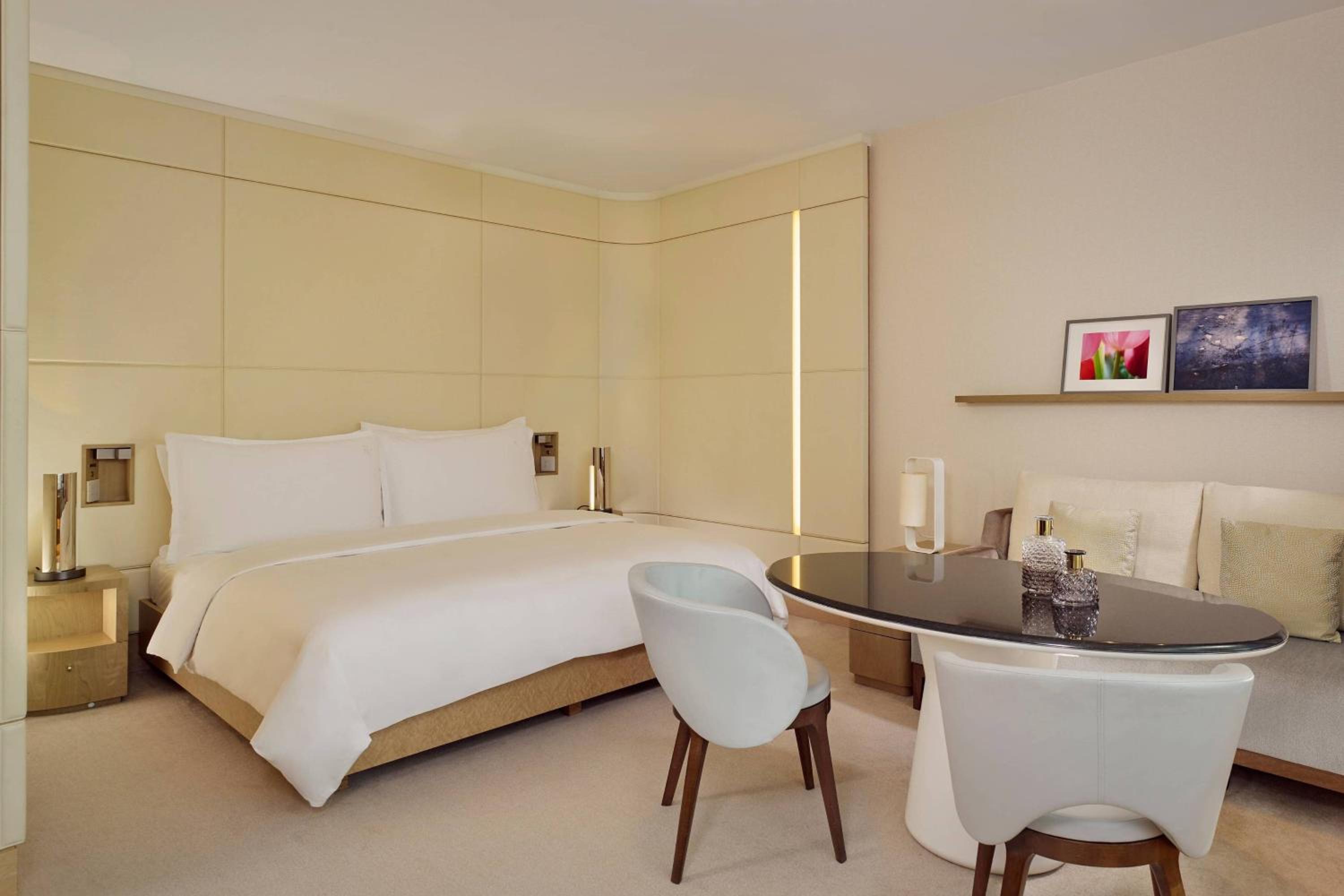 King Room with Balcony - Photo 1