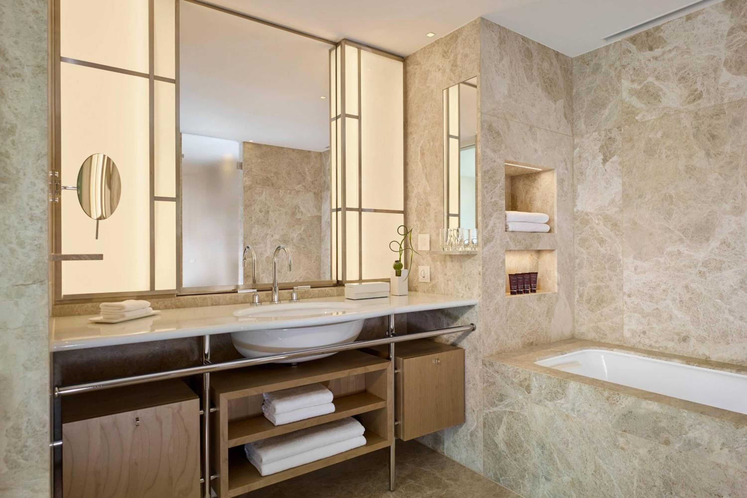 King Room - Club Lounge Access - Photo 2