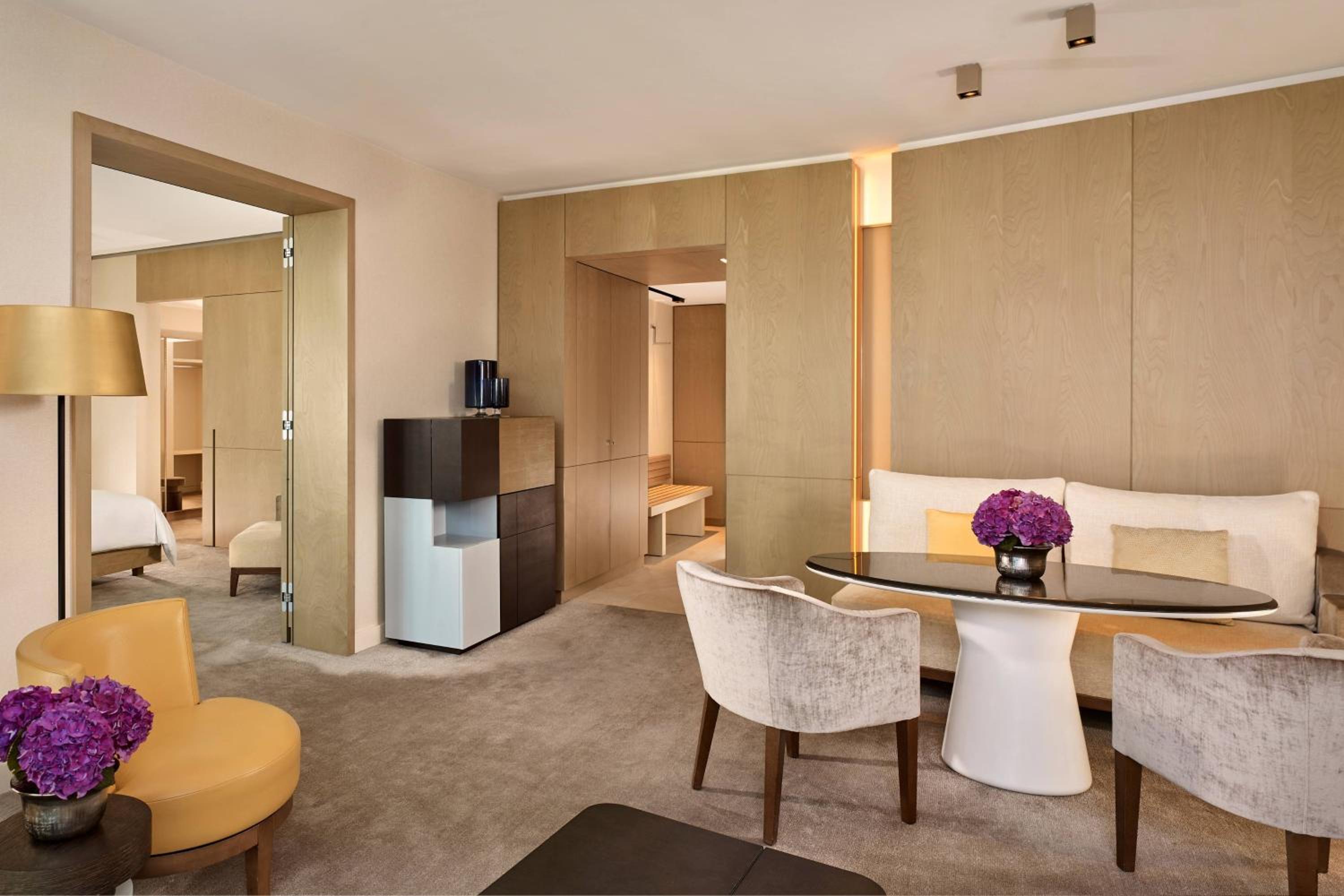 Executive Double Suite with Two Double Beds - Photo 1
