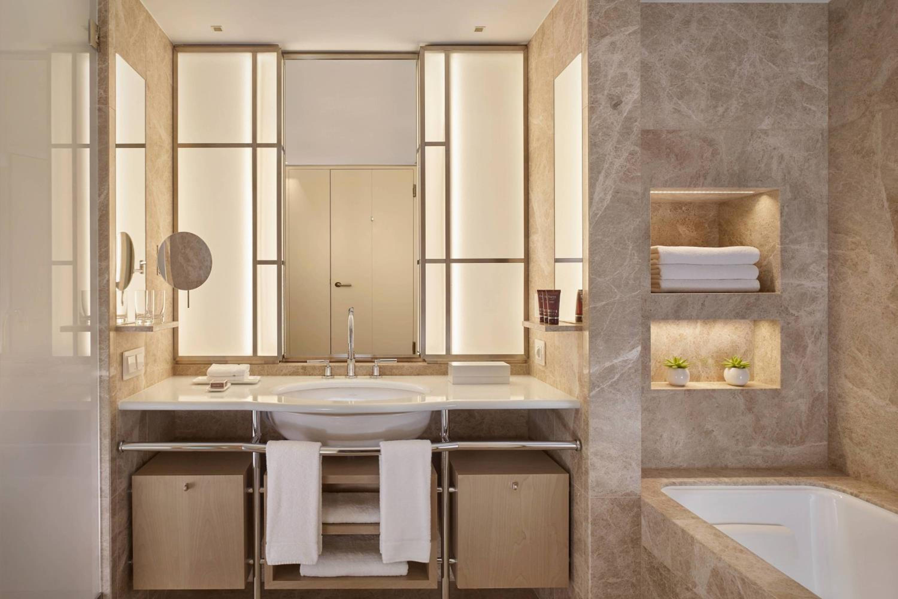 King Room - Club Lounge Access - Photo 4