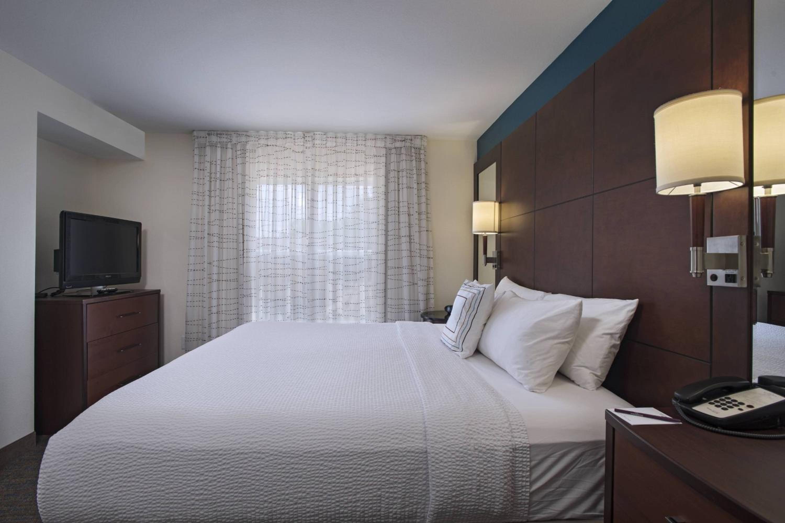 Two-Bedroom Suite with Sofa Bed - Photo 2