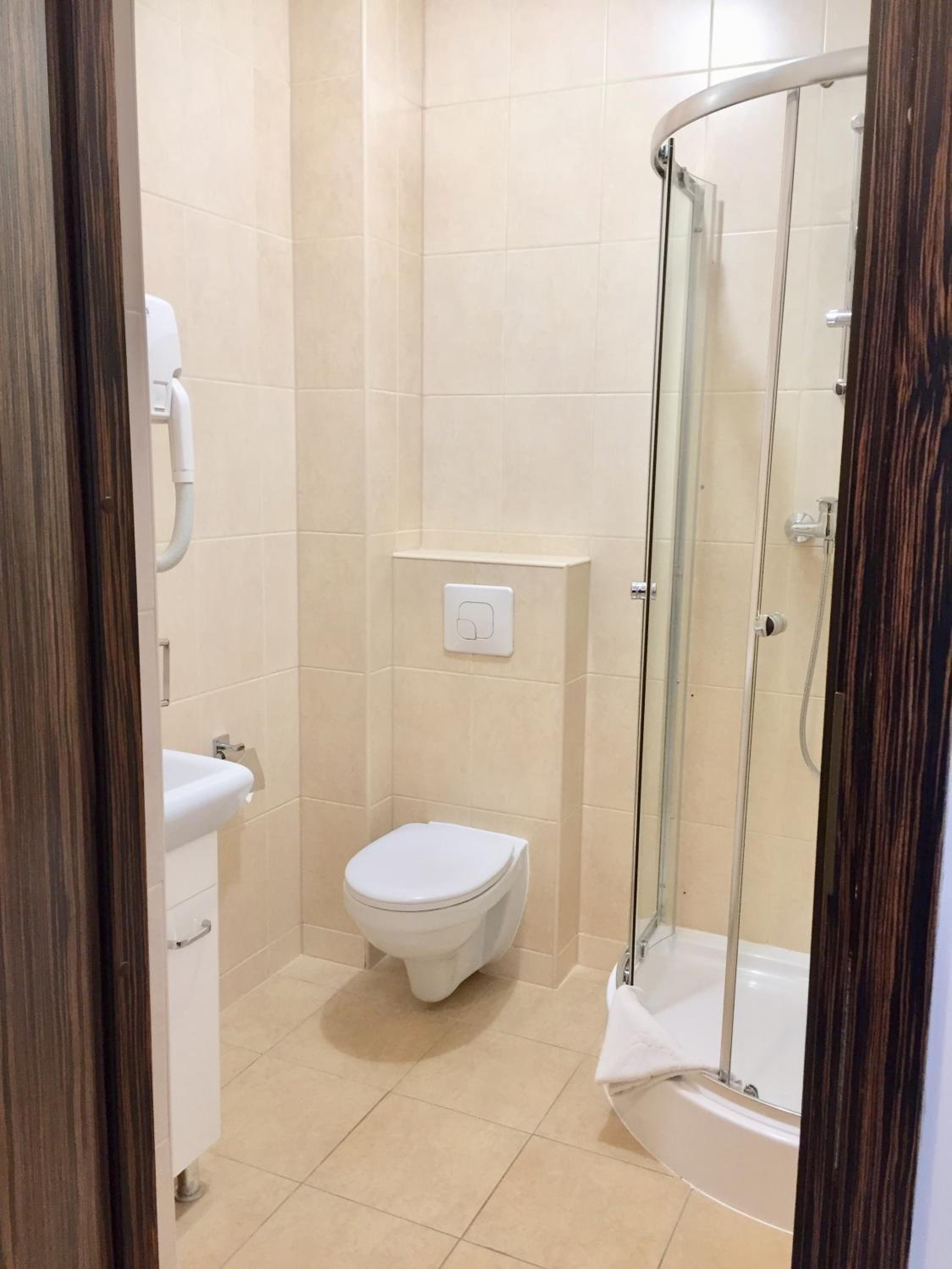 Double or Twin Room - Photo 7