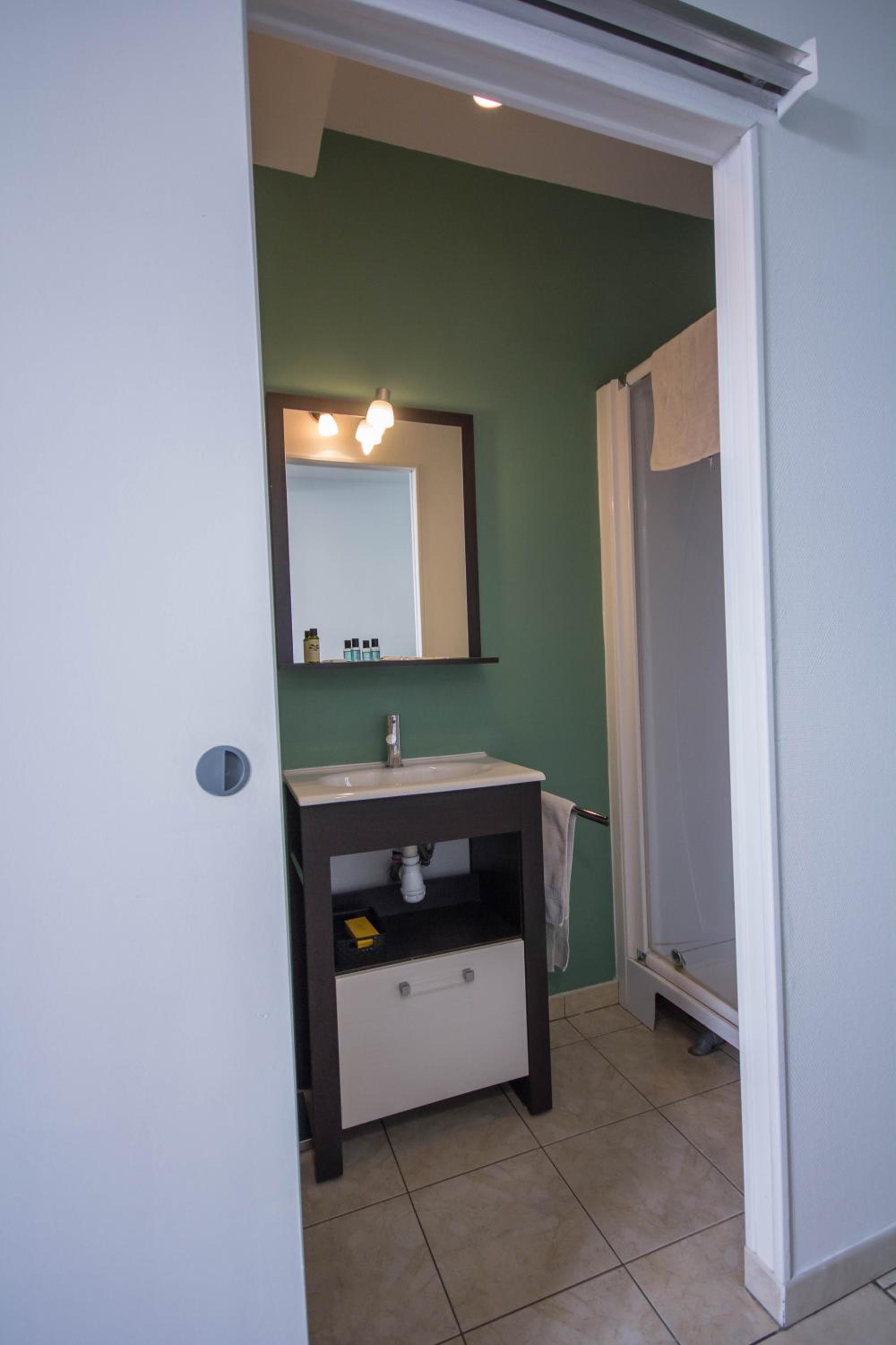 Double Room with Private Bathroom - Photo 5