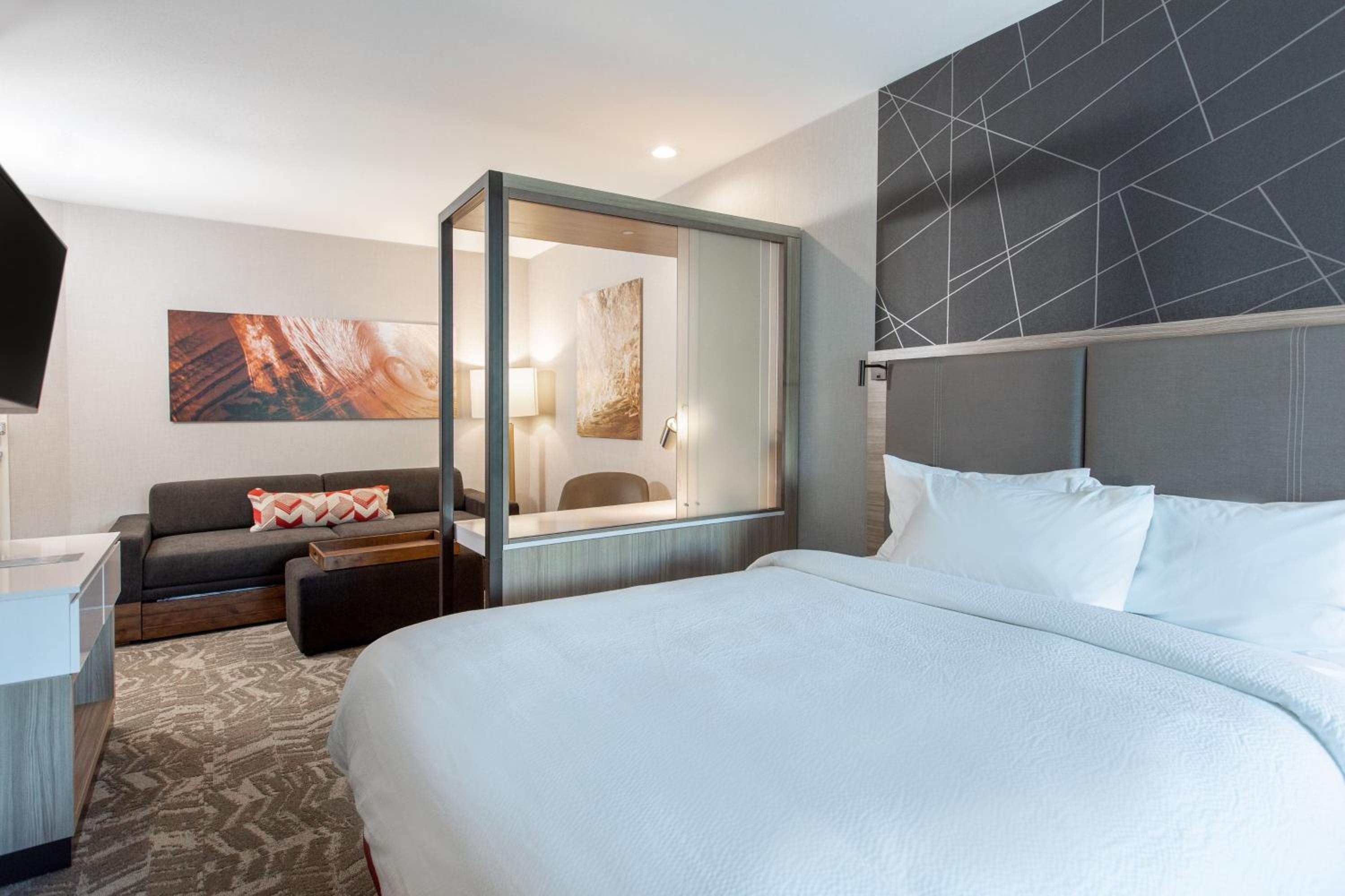 King Suite with Trundle Bed - Photo 3